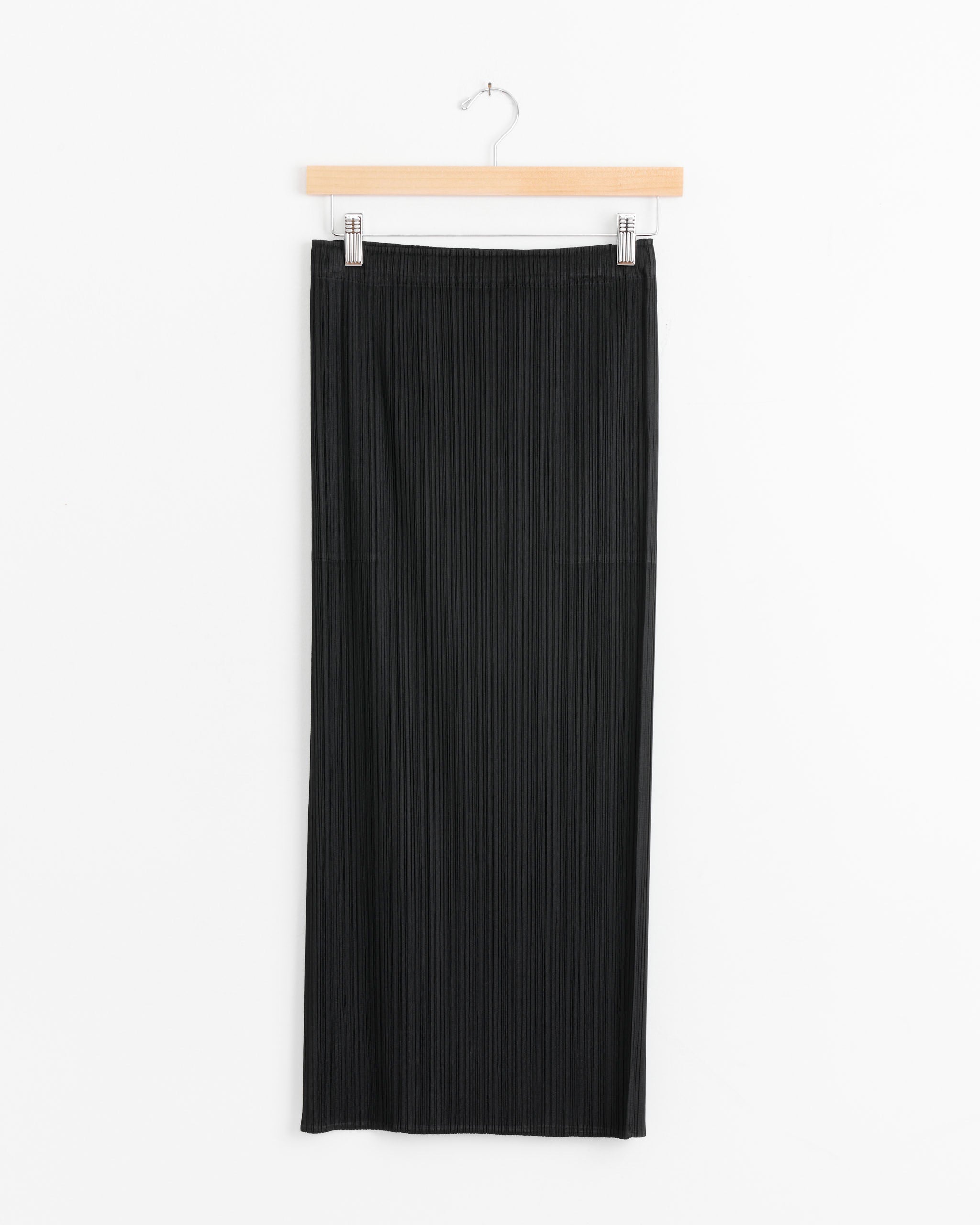 Basics Skirt in Black