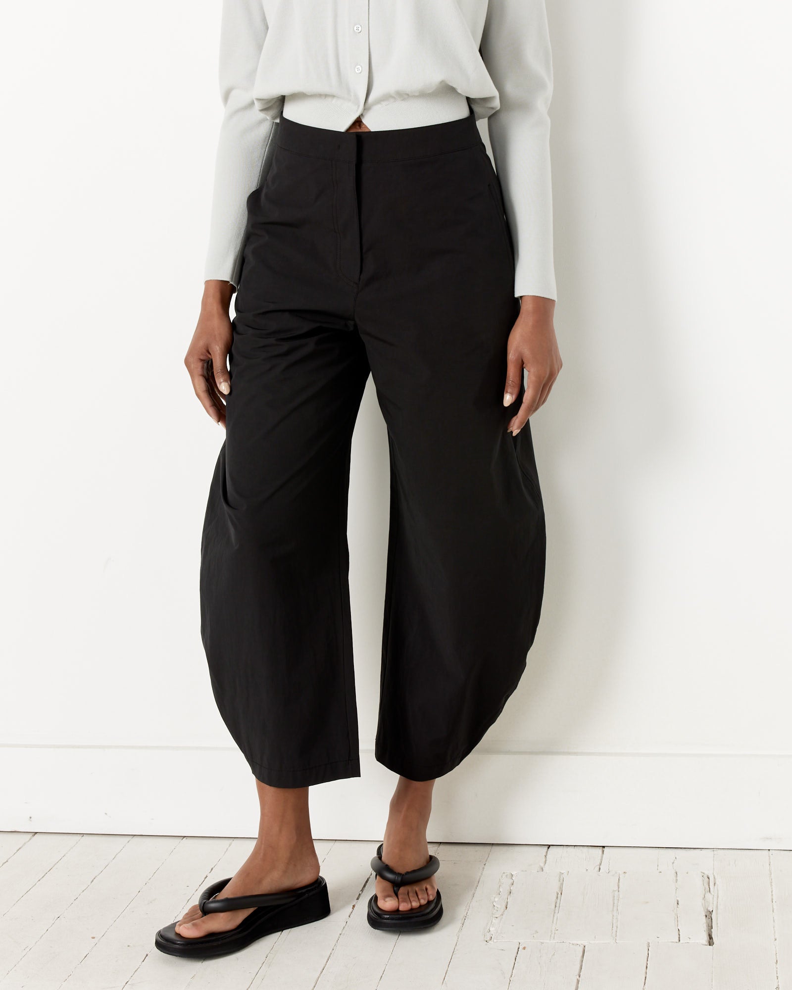 Curved Leg Pant in Black