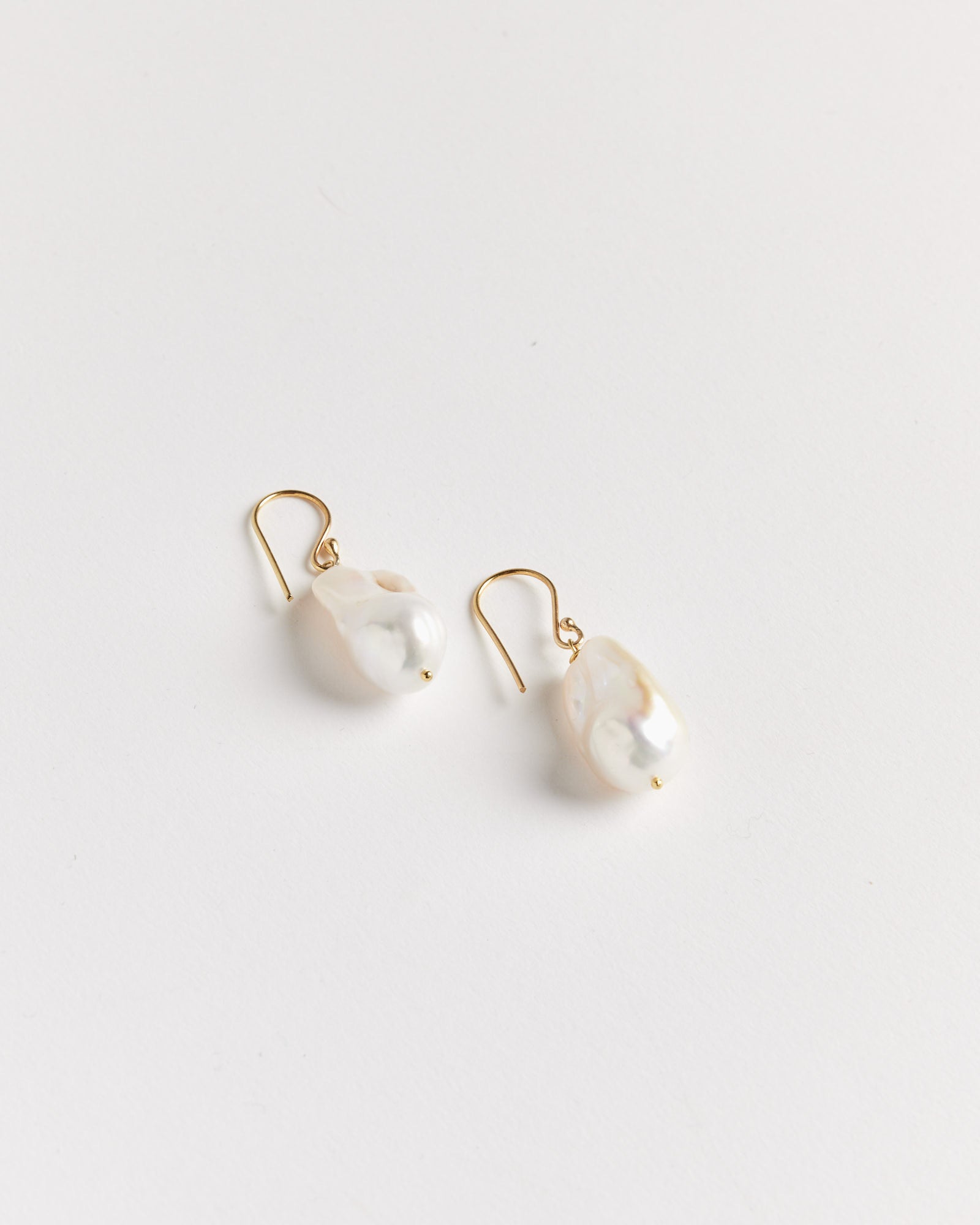 Luna Earrings in Pearl