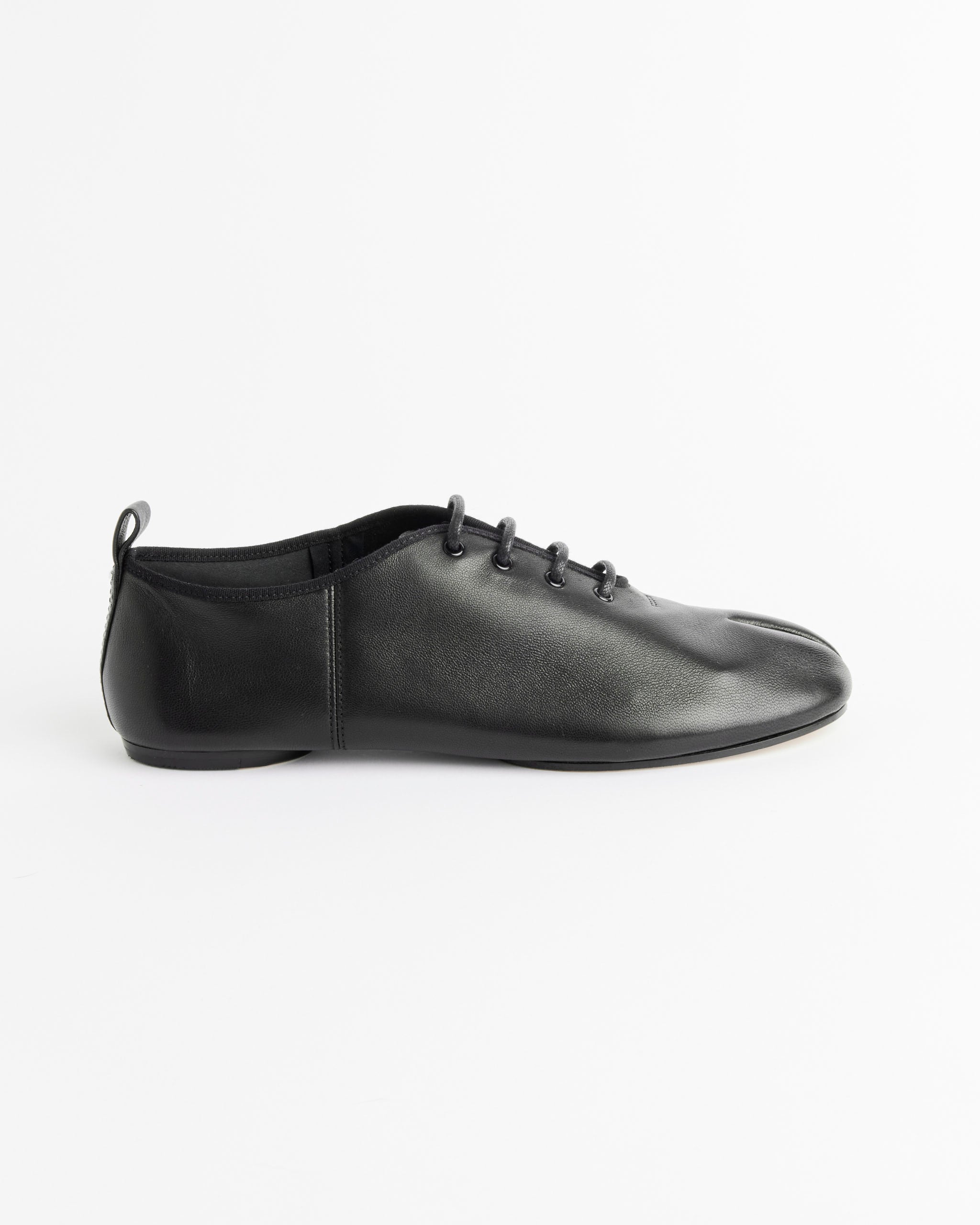 Tabi Jazz Lace-Up Shoes in Black