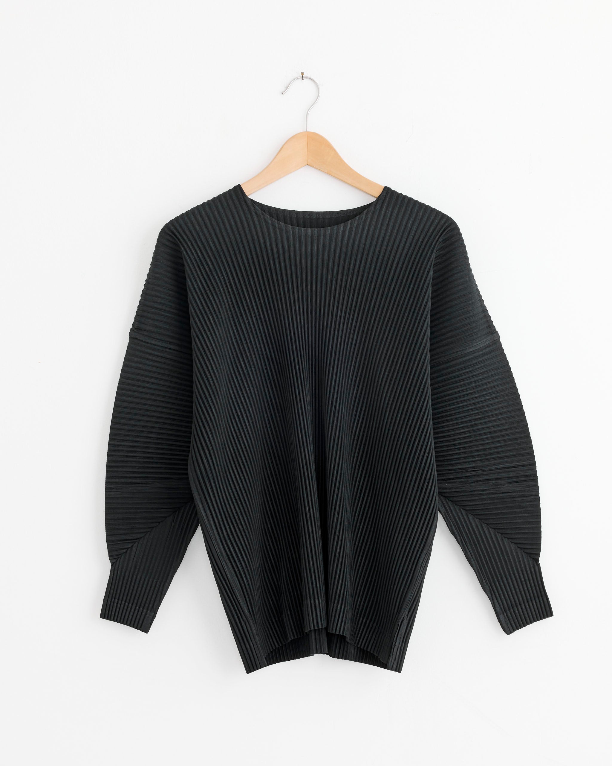HOMME PLISSE ISSEY MIYAKE 長袖Tシャツ　黒色 MC January T-Shirt in Black