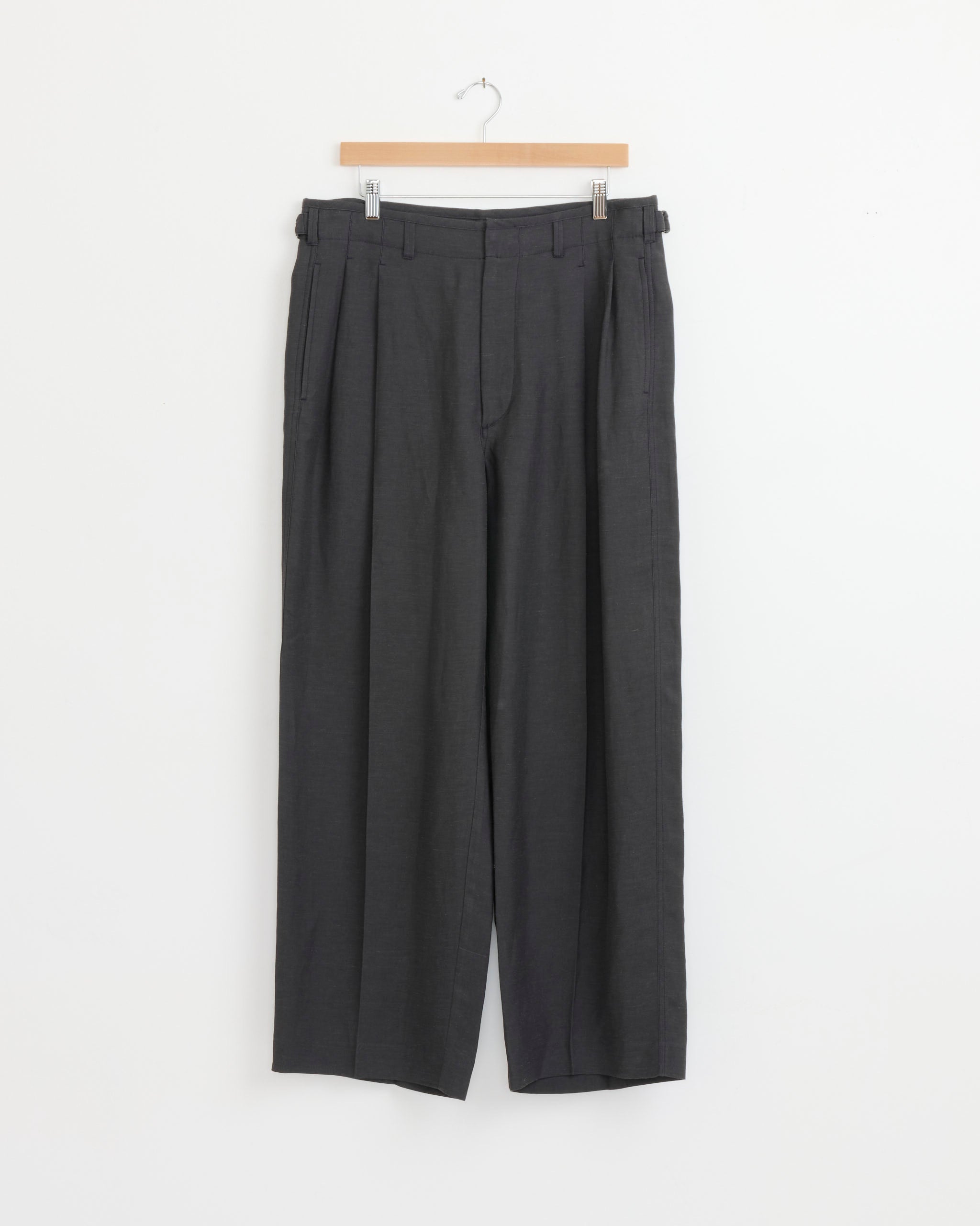 Pleated Tailored Pant in Ash Black