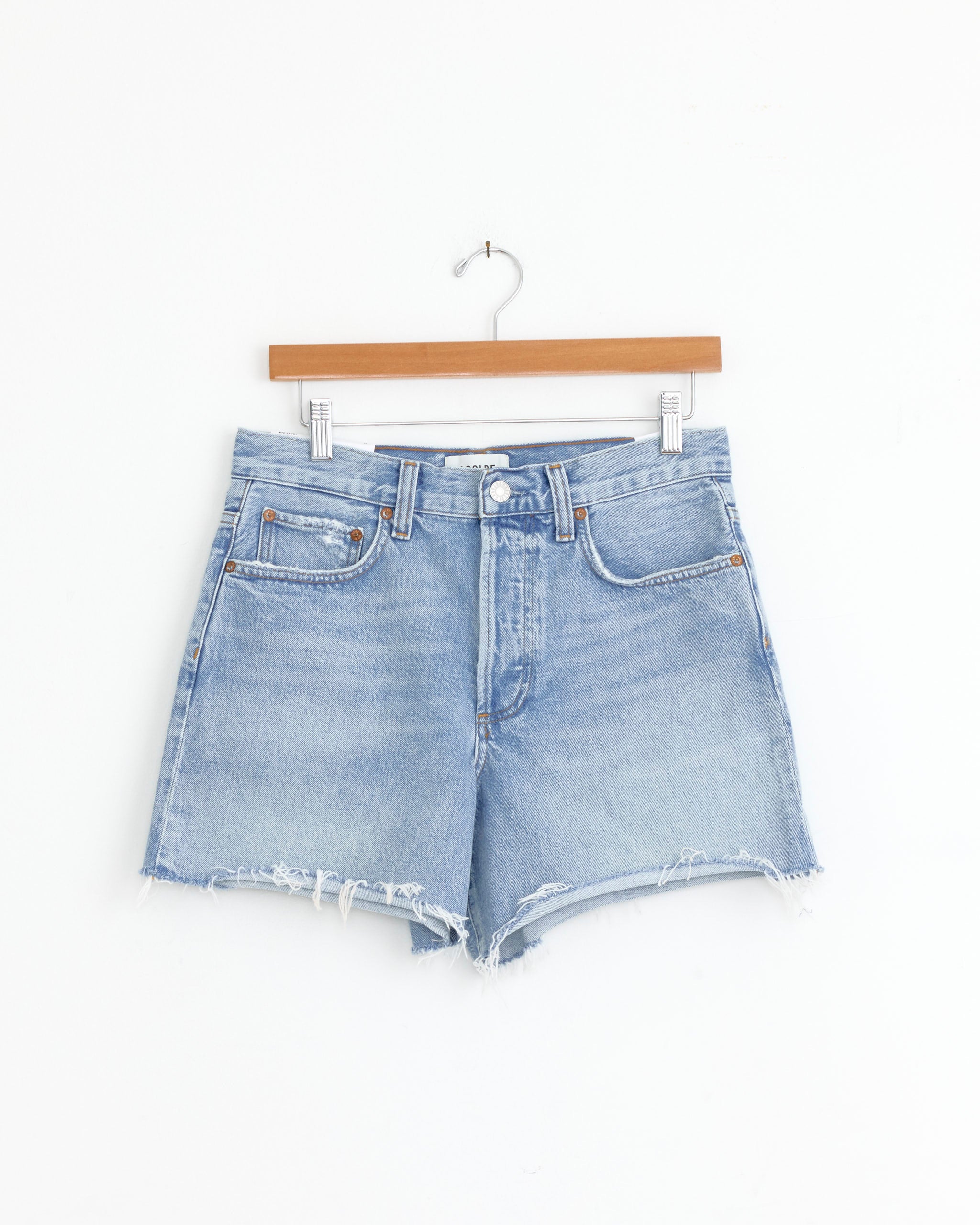 Nye Short in Post