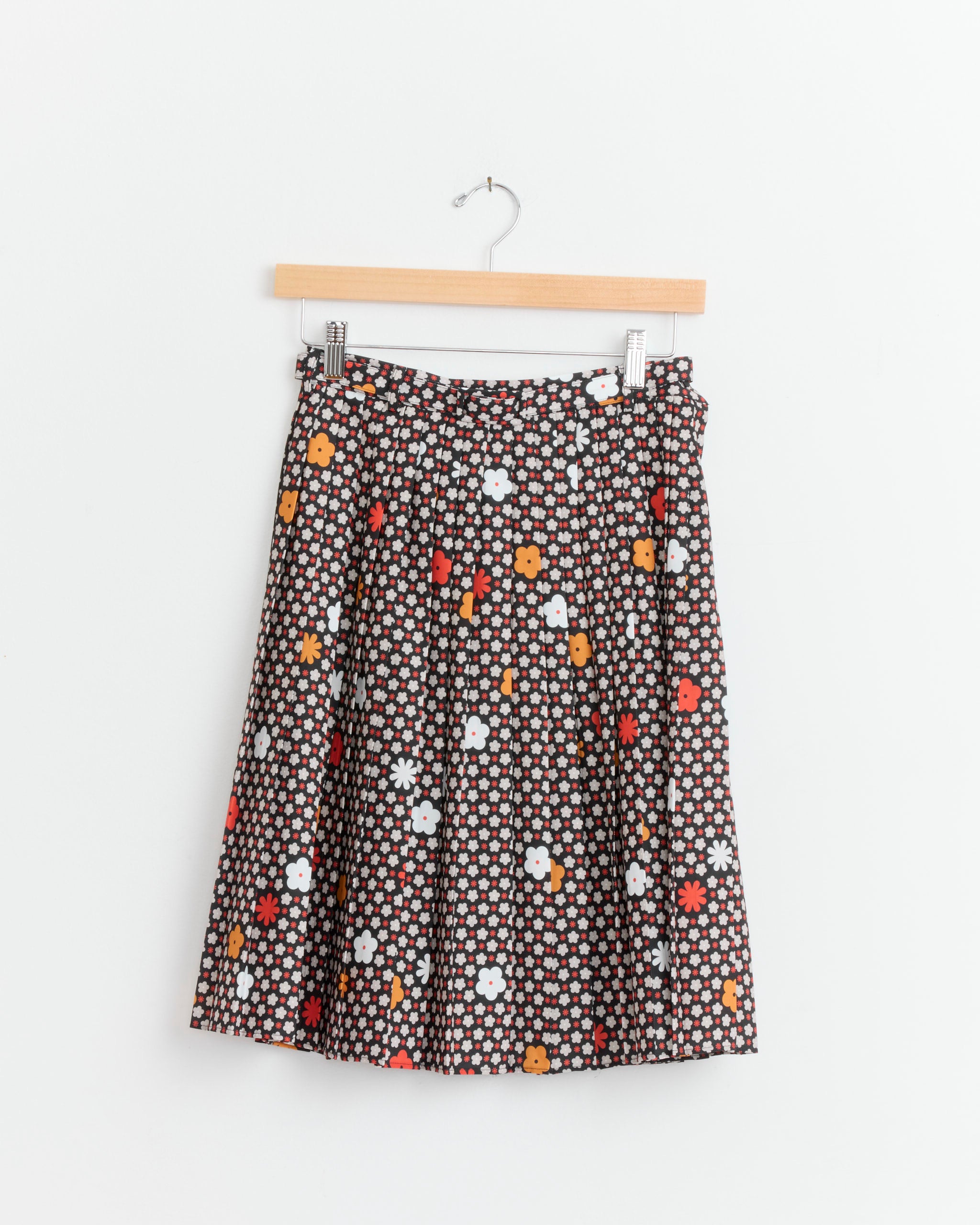 AmeriCOLLAGE PRINT skirt sサイズ　新品タグ付き S62MA0102 Skirt in Black/Red