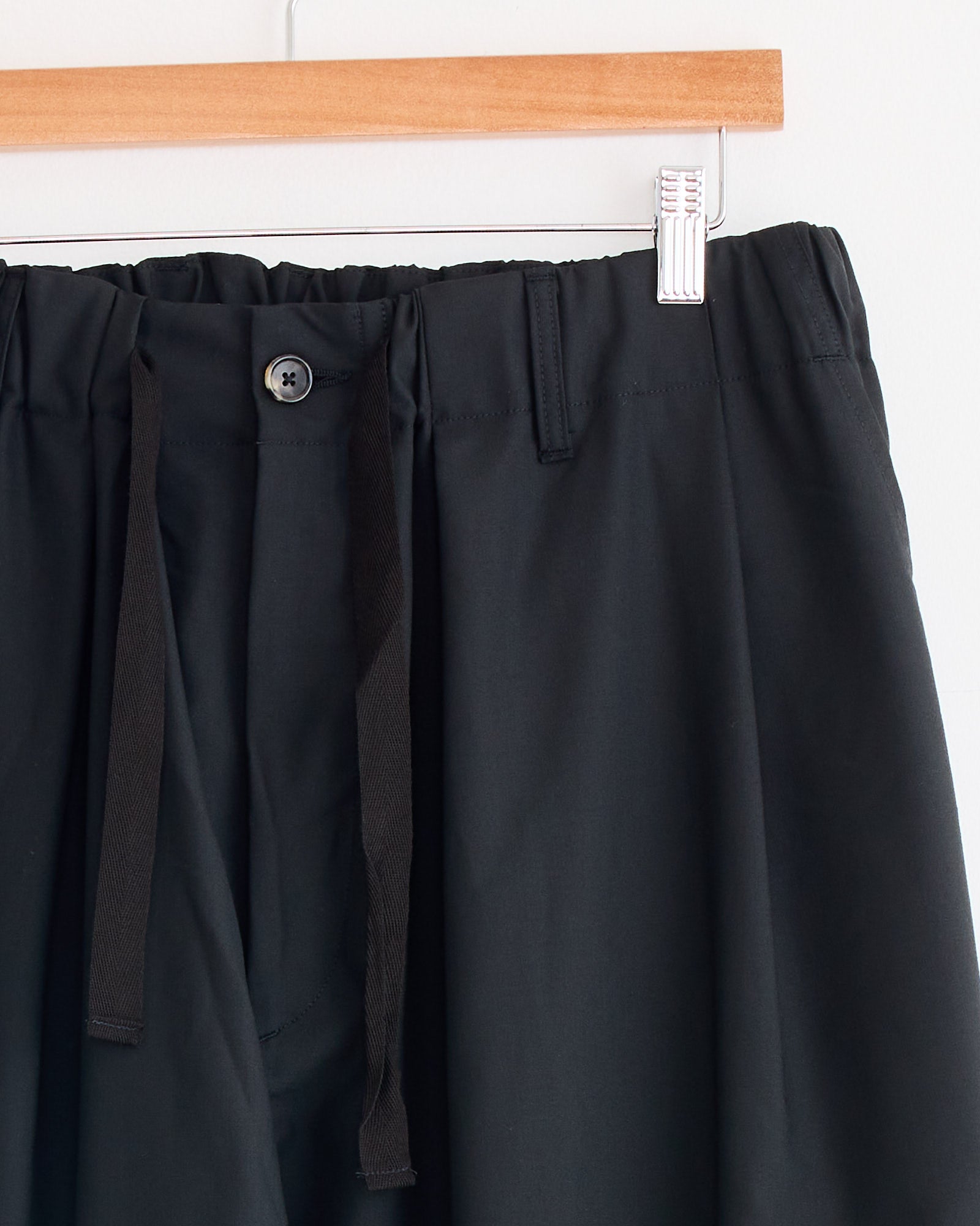 The Sillage Baggy Trouser in Black features a relaxed silhouette and a contemporary cropped fit.