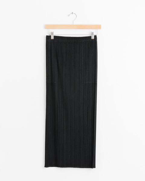 Basics Skirt in Black