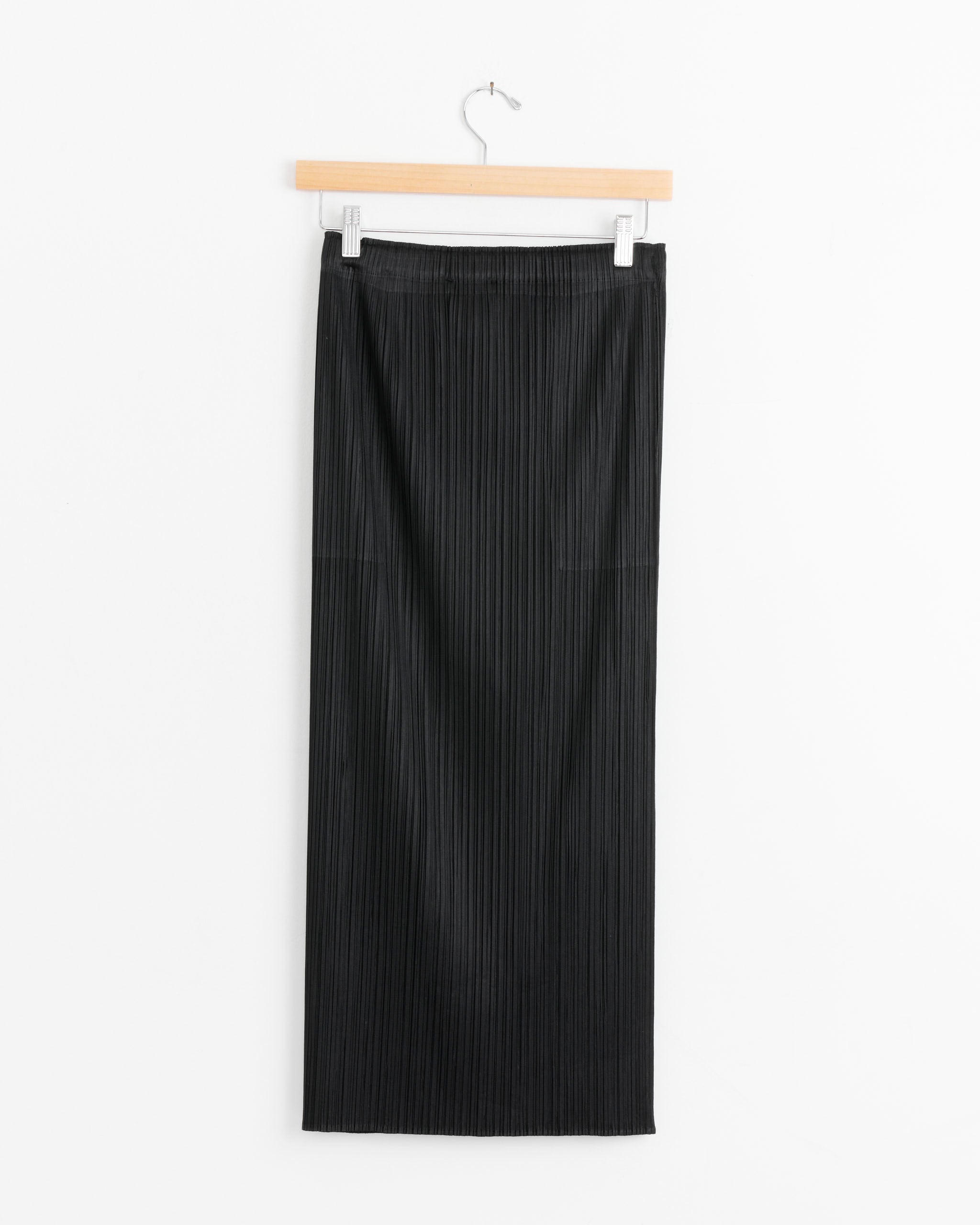 Basics Skirt in Black