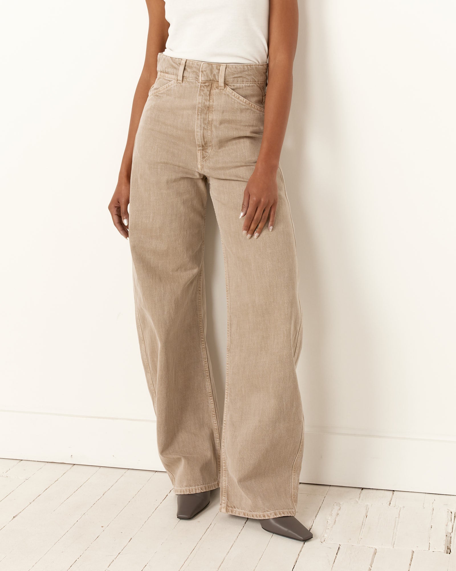 High Waisted Curved Pant in Snow Beige