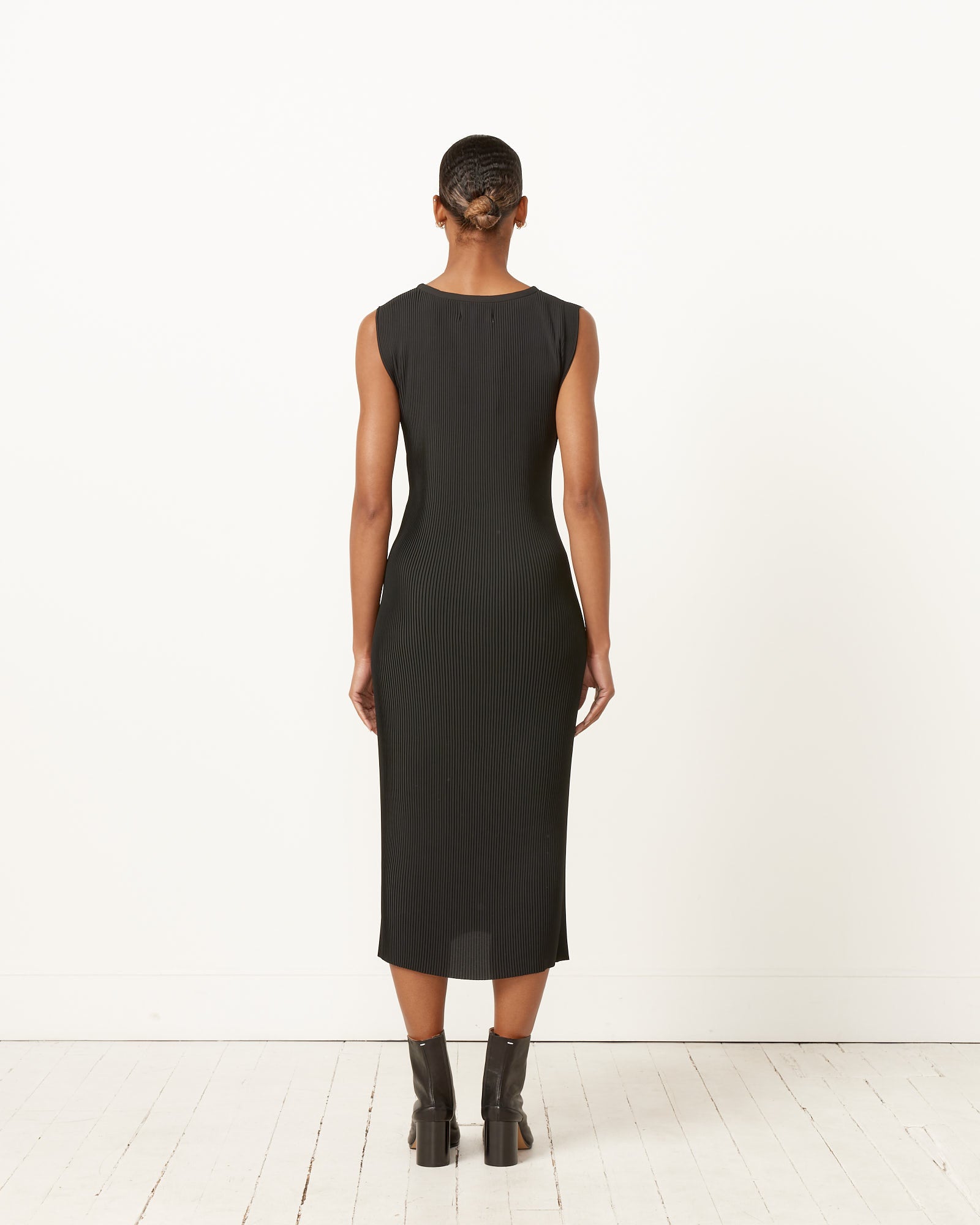 Pull Plisse Dress in Black Pull Plisse Dress in Black