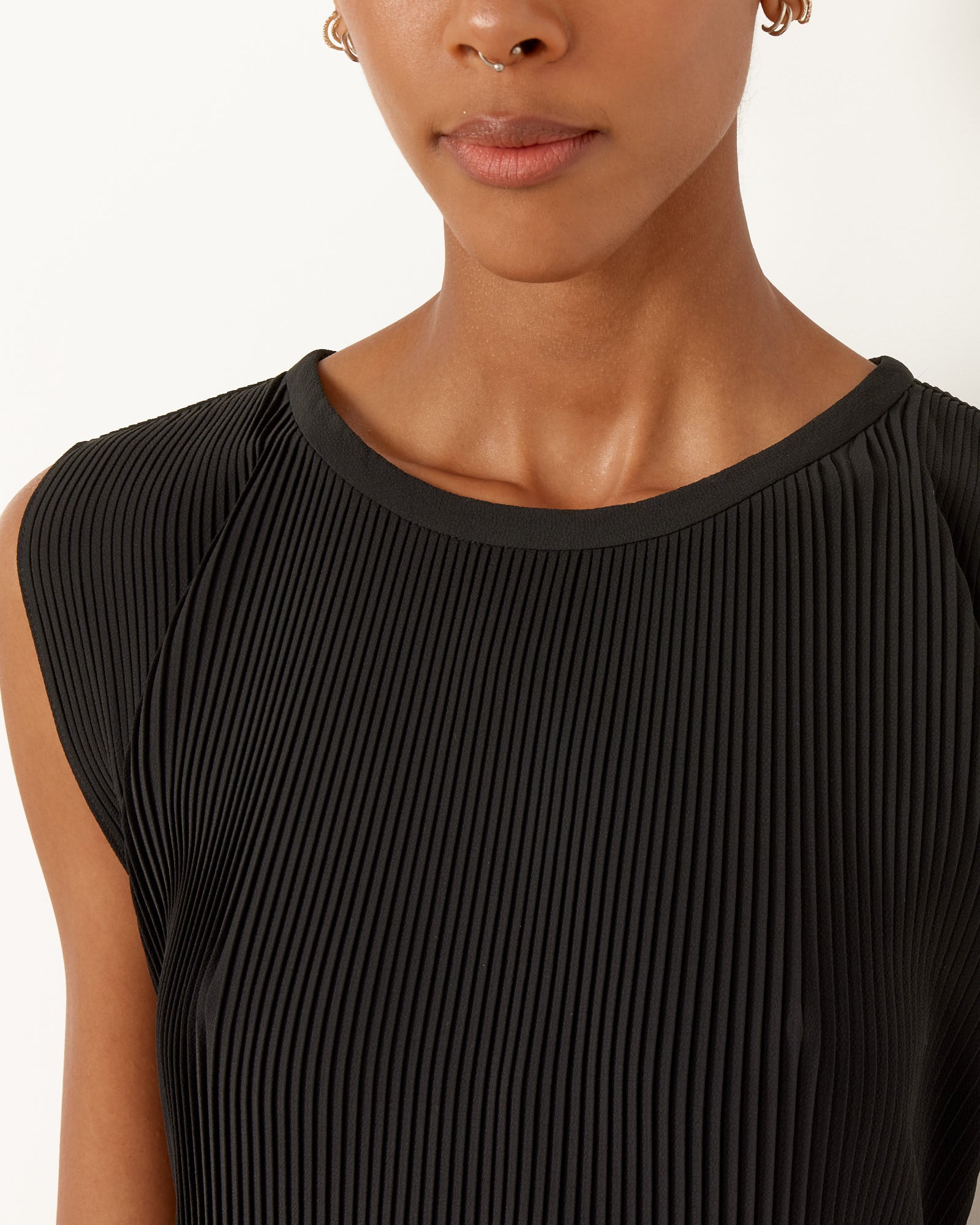 Pull Plisse Dress in Black Pull Plisse Dress in Black
