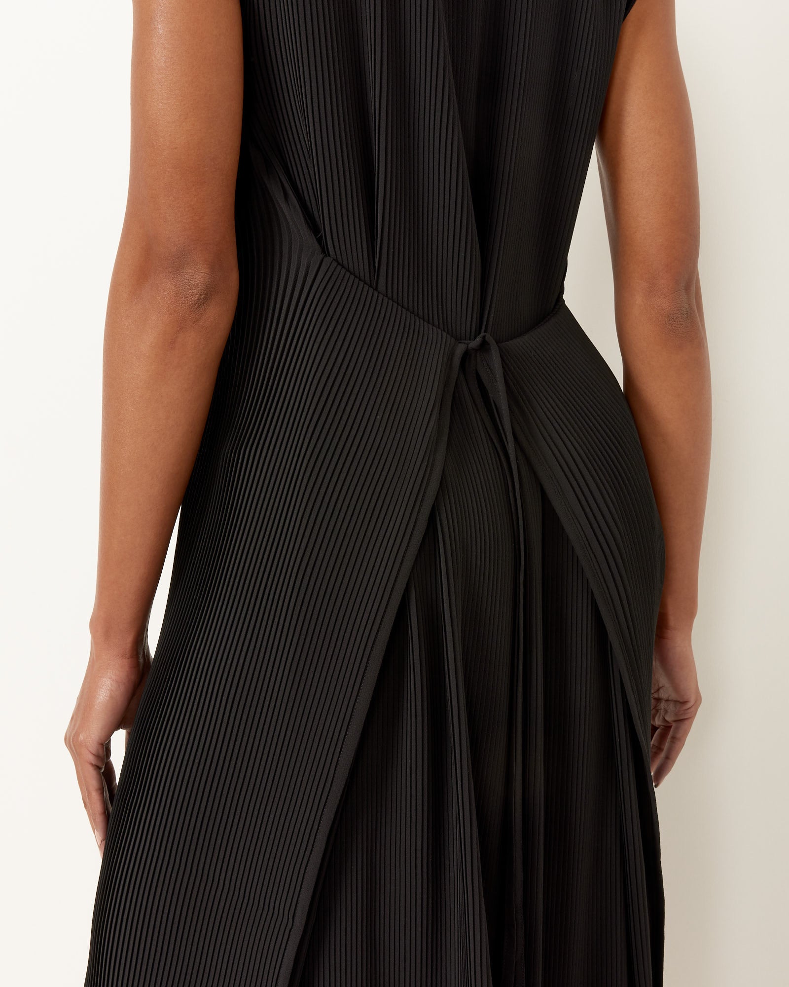 Pull Plisse Dress in Black Pull Plisse Dress in Black
