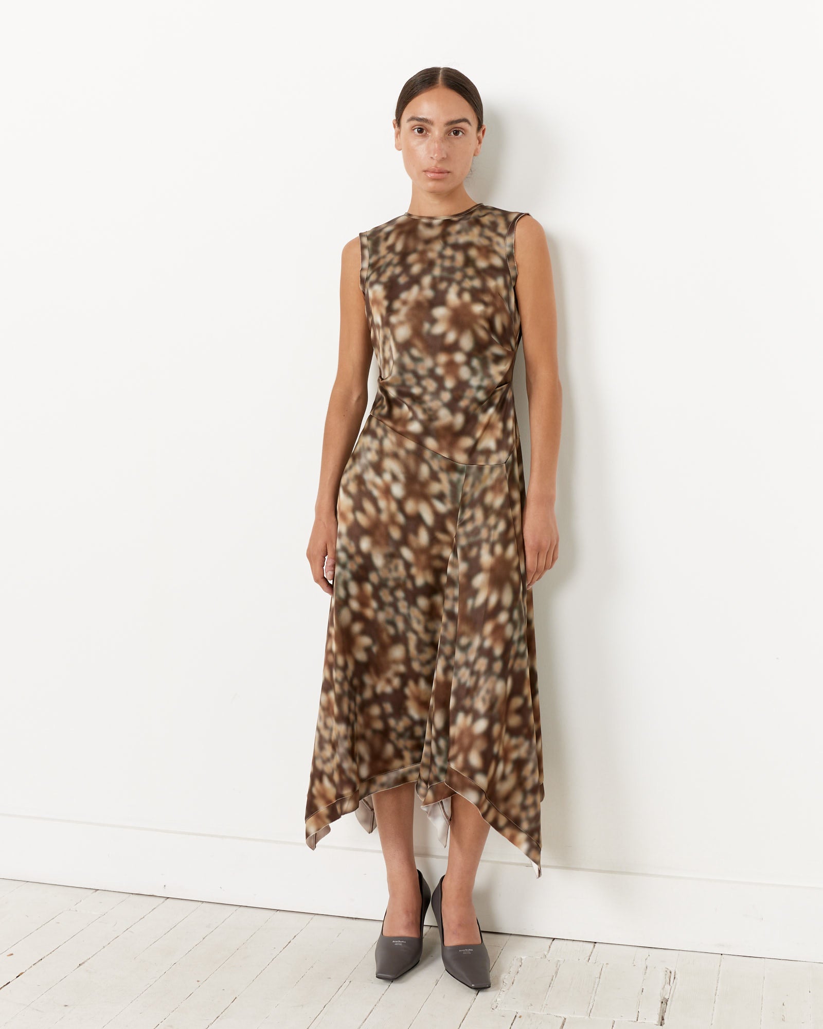 Print Sleeveless Dress in Brown