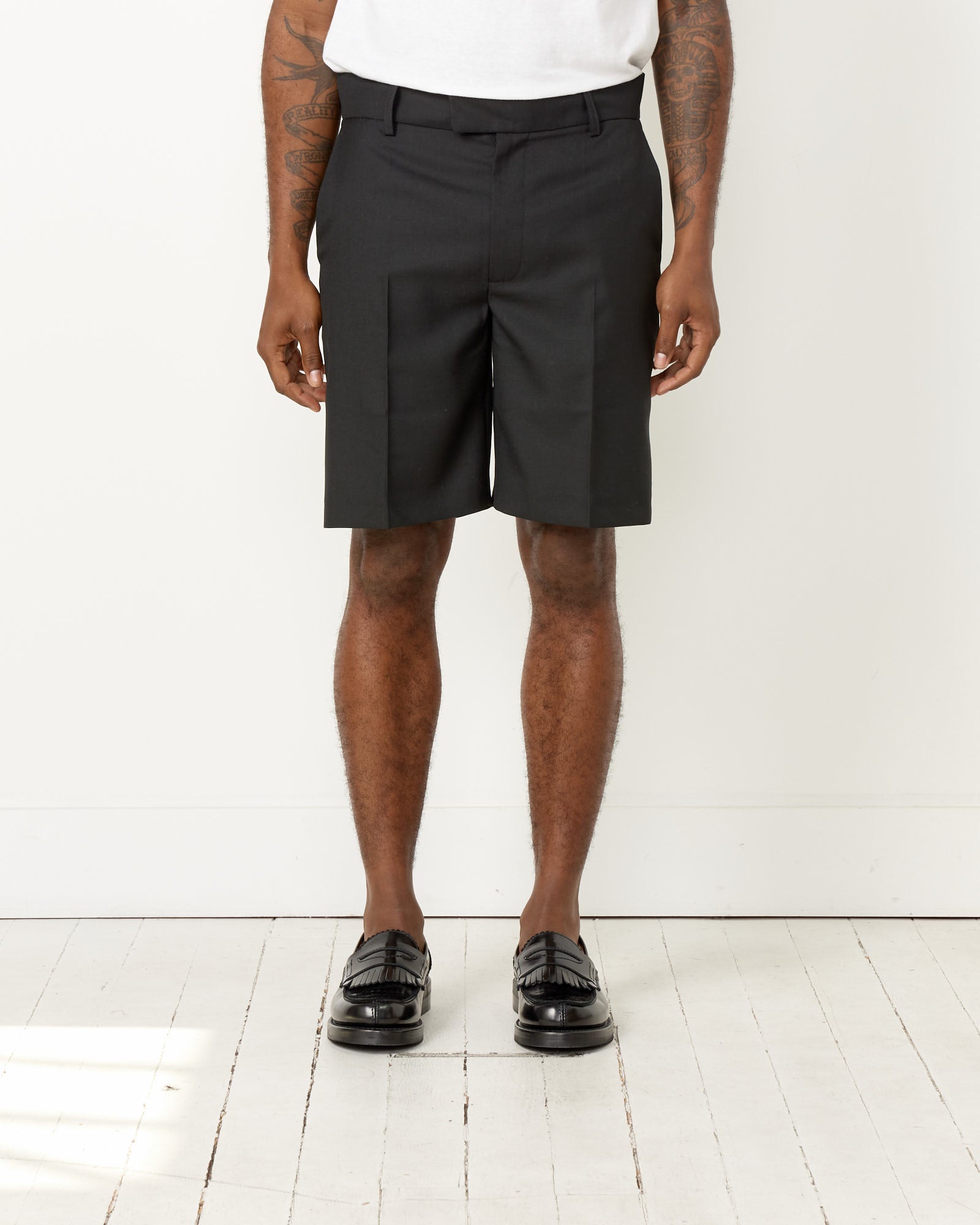 Sven Shorts in Black