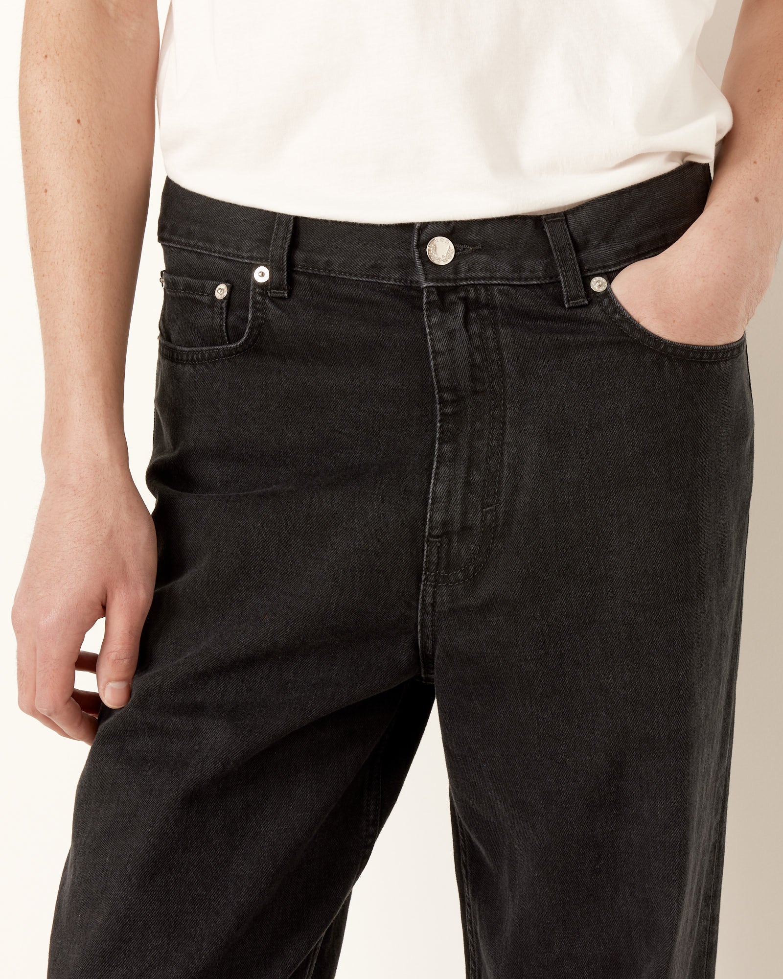 Wide Cut Jeans in Black