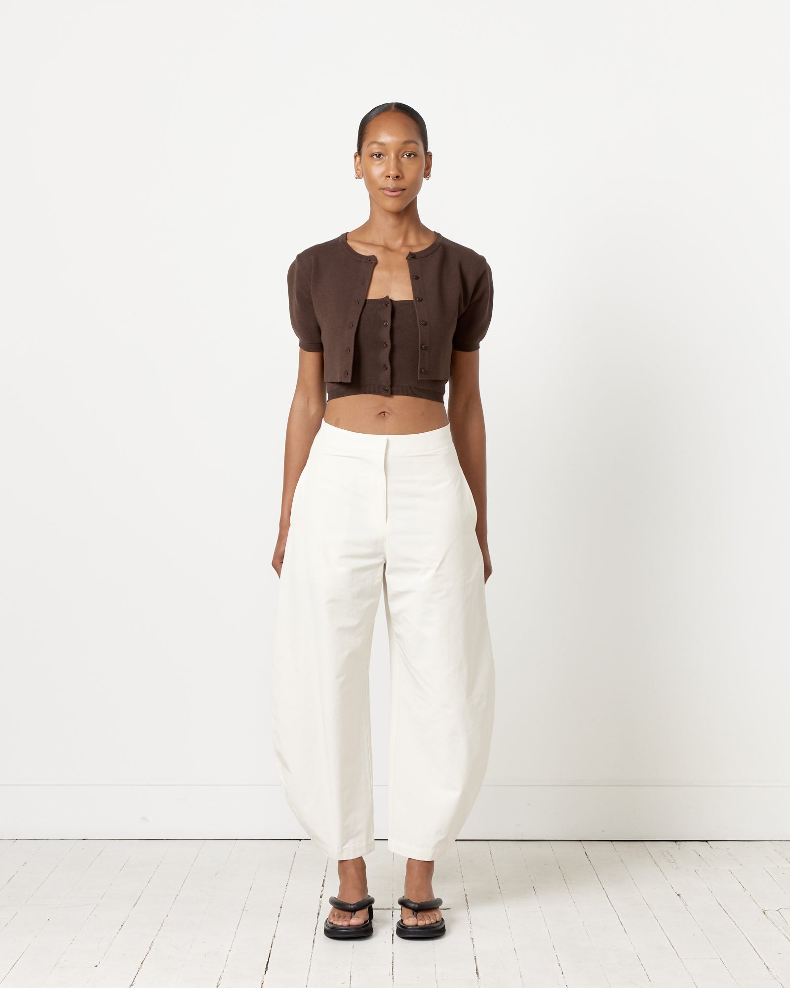 AMONENT crop button cardigan set