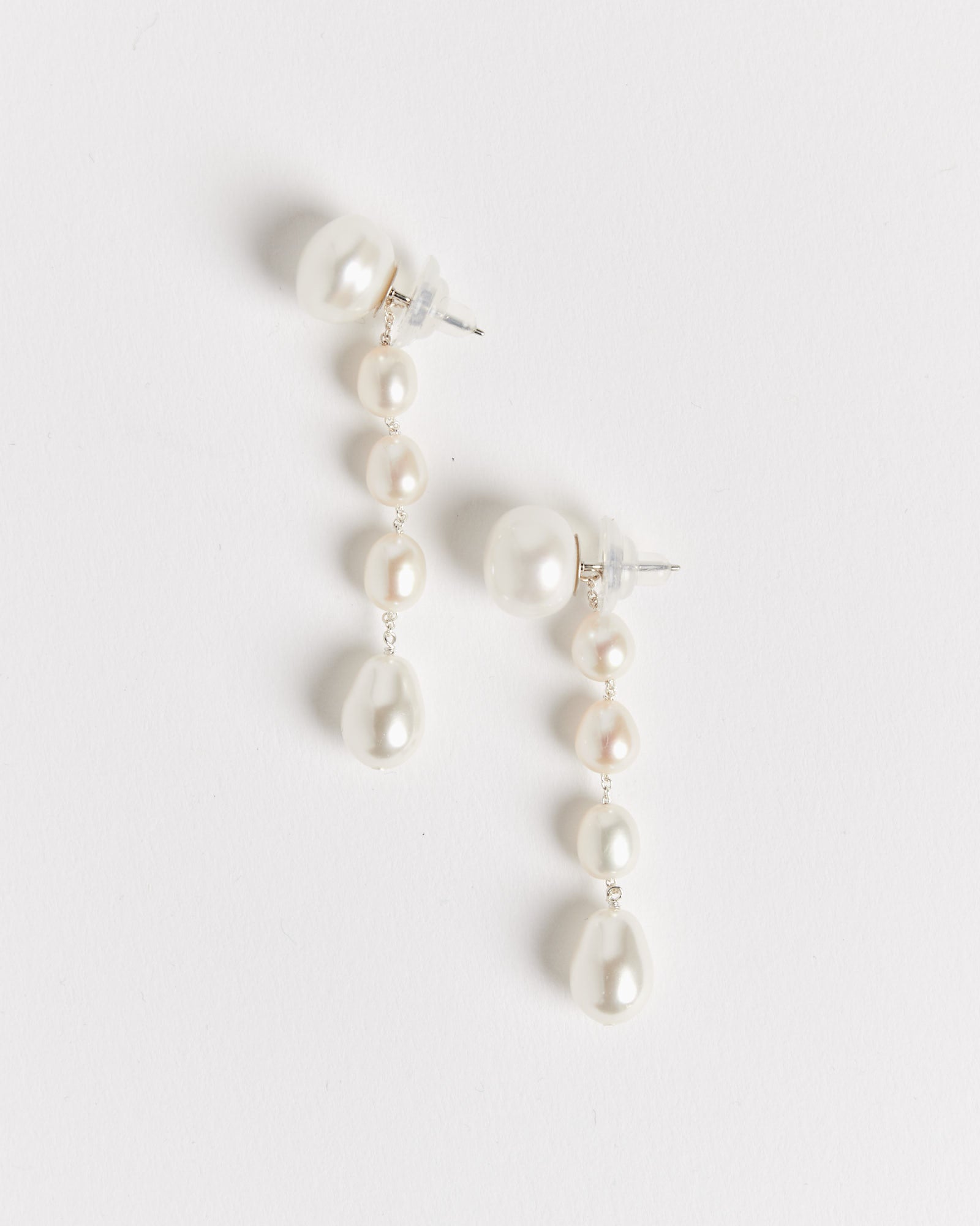 Small Passante Earrings in White Pearl