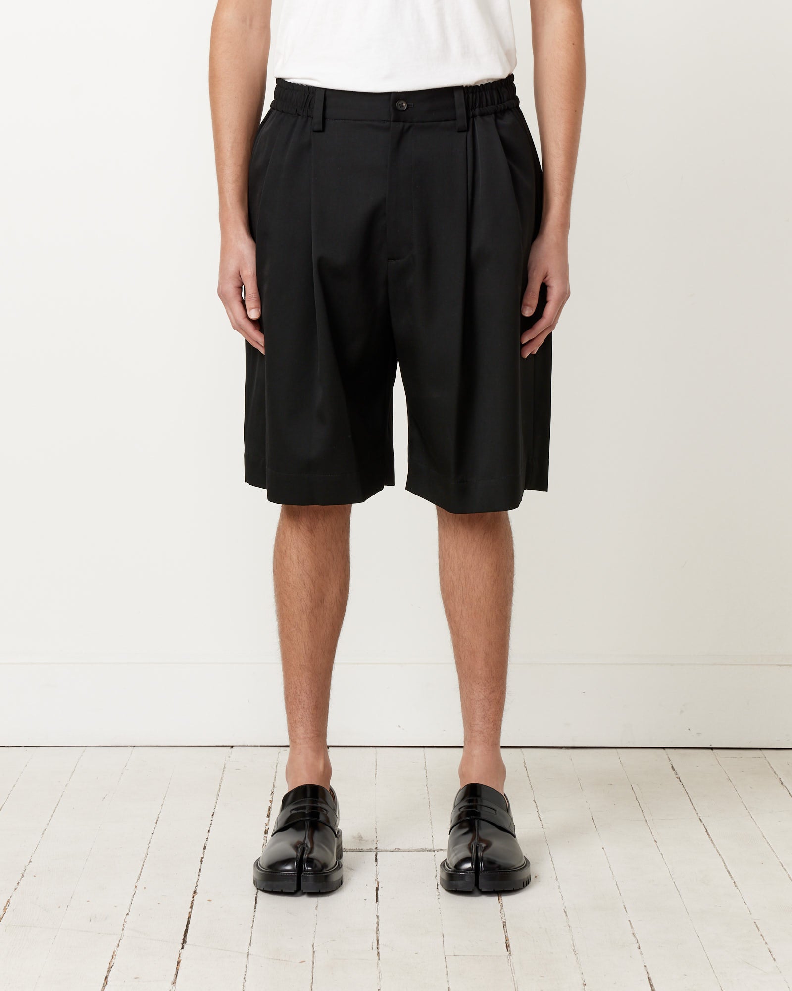 St. 807 Shorts in Black