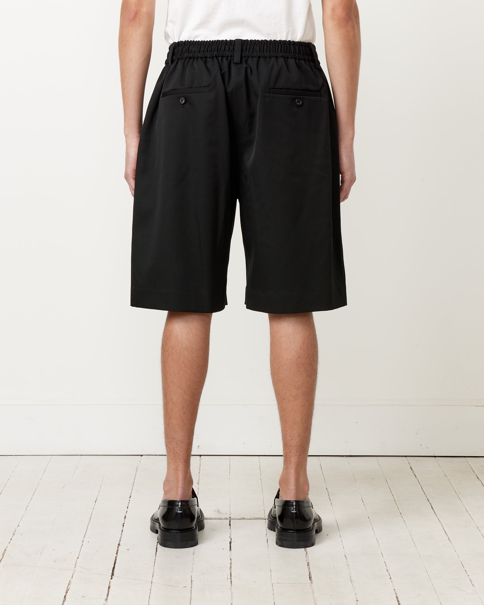 St. 807 Shorts in Black