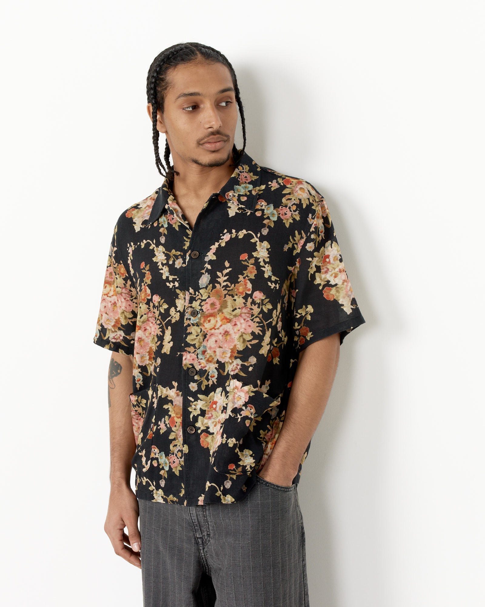 Elder Short Sleeve Shirt in Black Floral Tapestry
