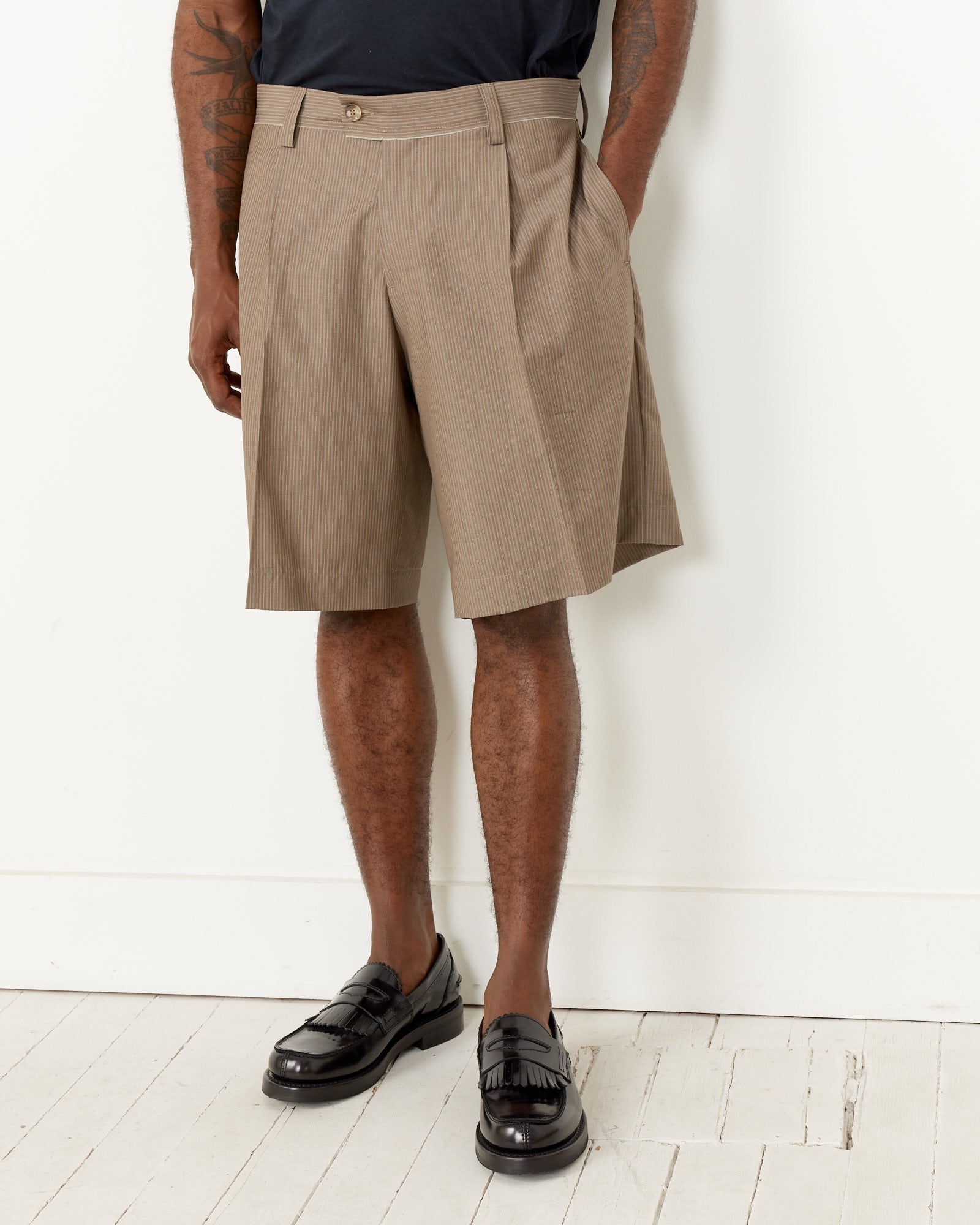 Classic Shorts in Taupe Grey