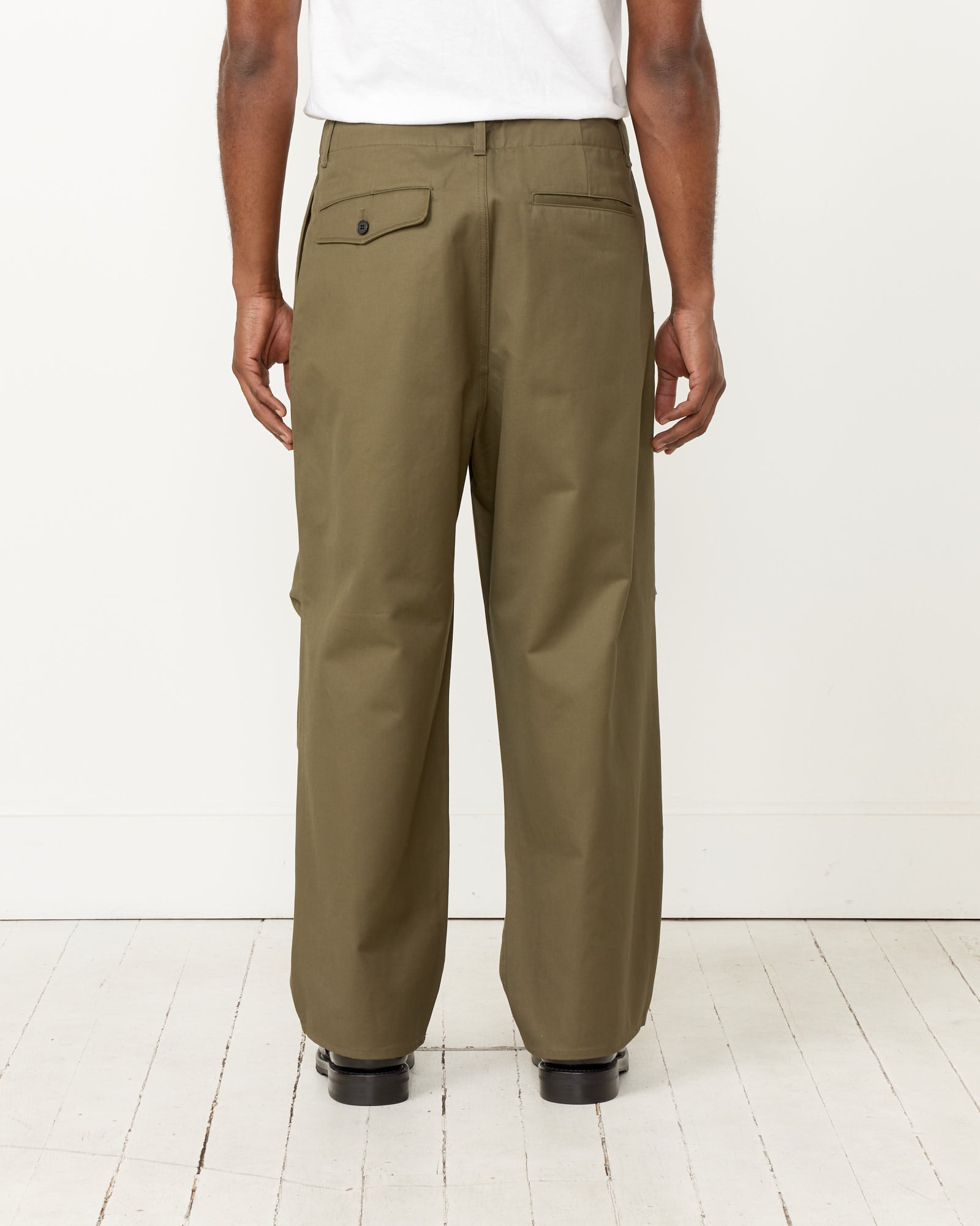 Selvedge Knee Tuck Pant in Olive