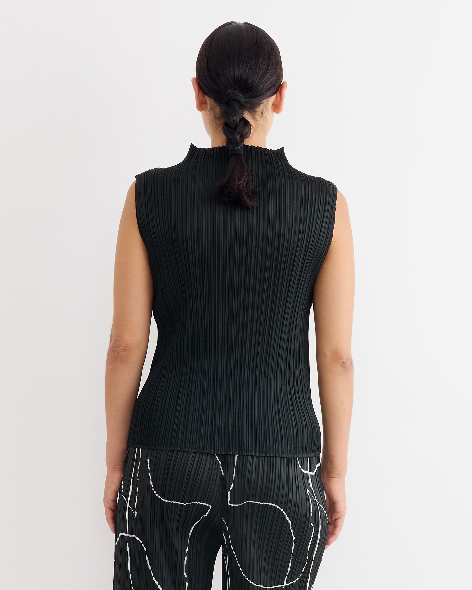 Basics Turtleneck Top in Black - Black / 3 (264395)