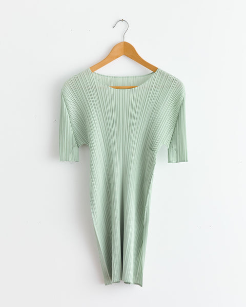 PLEATS PLEASE UPBEAT GREENサイズ3 nbrwomenaug252025tallynecomm-