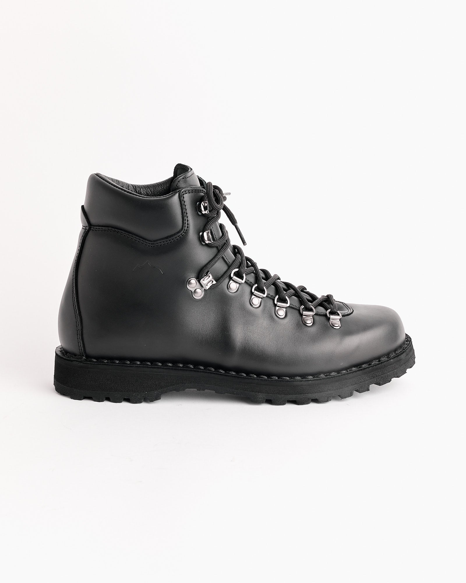 The Diemme Roccia Vet Gomma Boot in Black, made from Italian leather, features metal eyelets, black laces, a padded ankle collar, and a rugged rubber sole, shown against a plain white background.