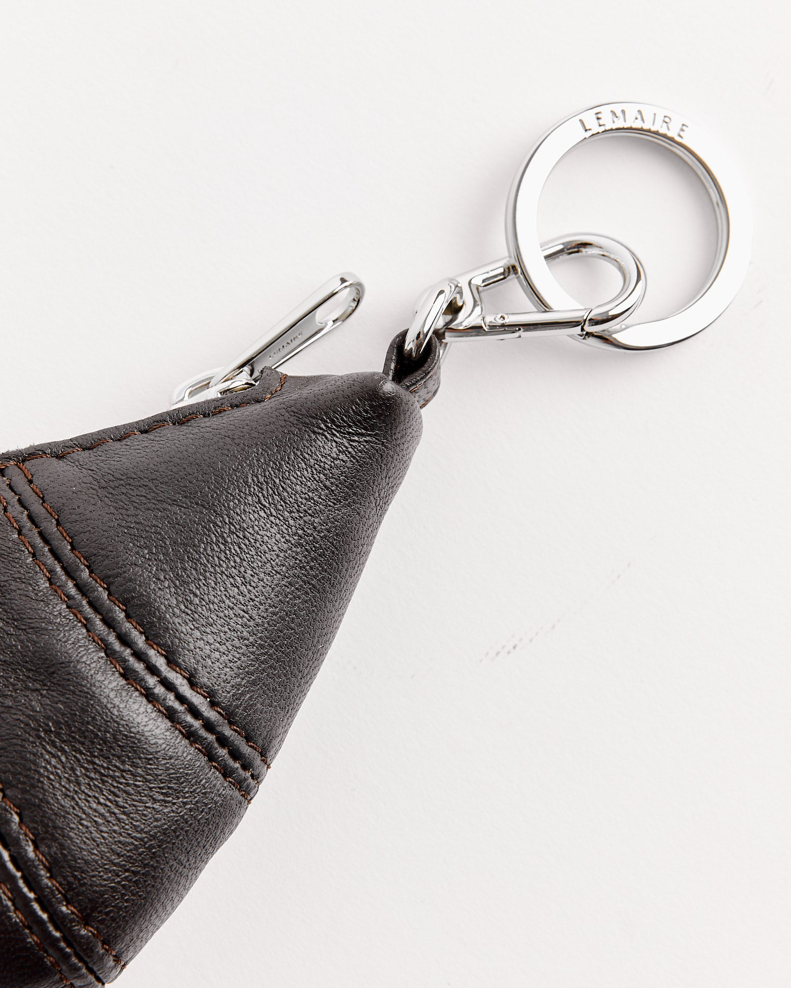 小物 oxoy / LEMAIRE MINI CROISSANT KEYRING Mini Croissant Keyring in Dark Chocolate