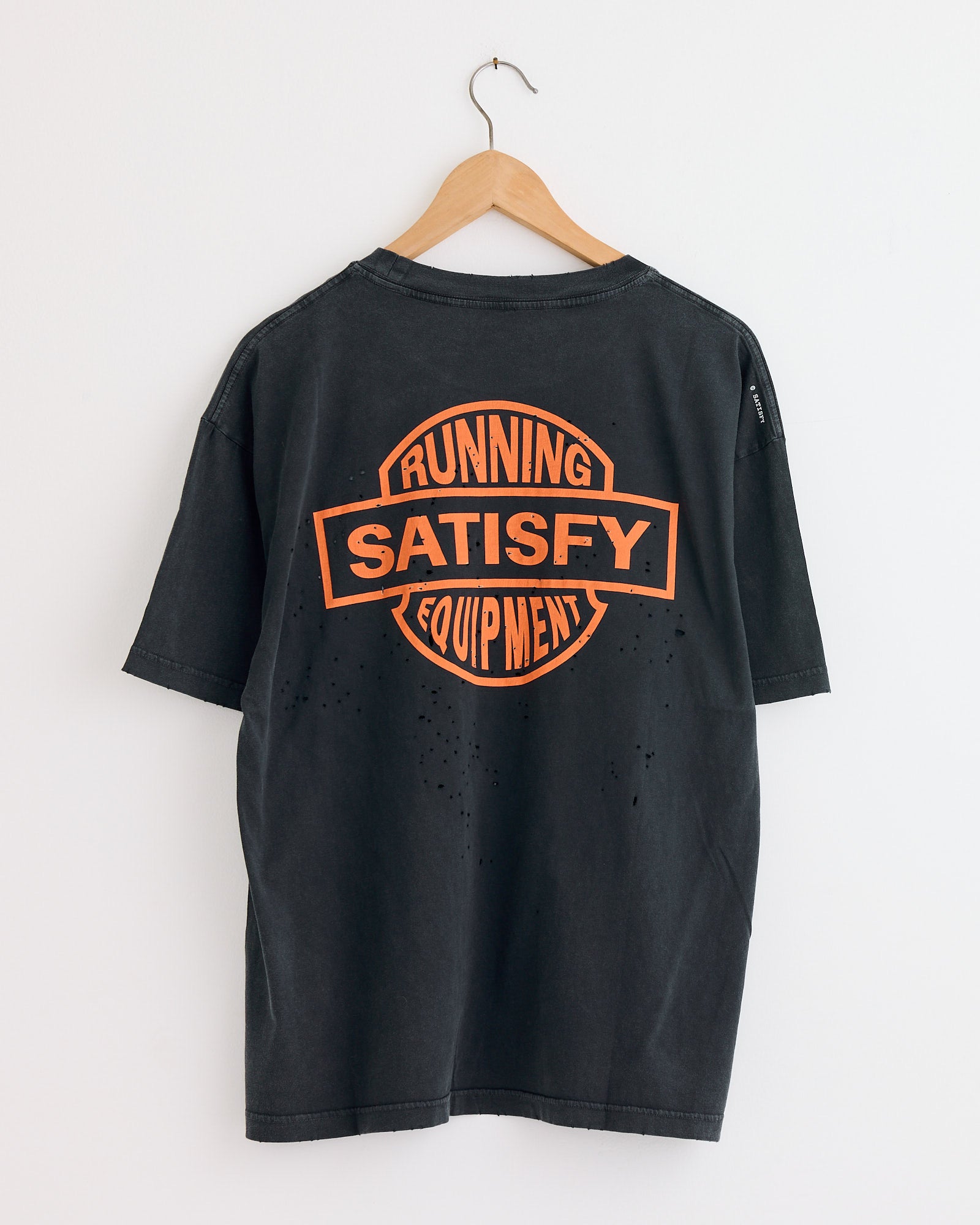 SATISFY Eagle Runner SS T-Shirt Tシャツ　半袖 MothTech Eagle T-Shirt in Aged Black