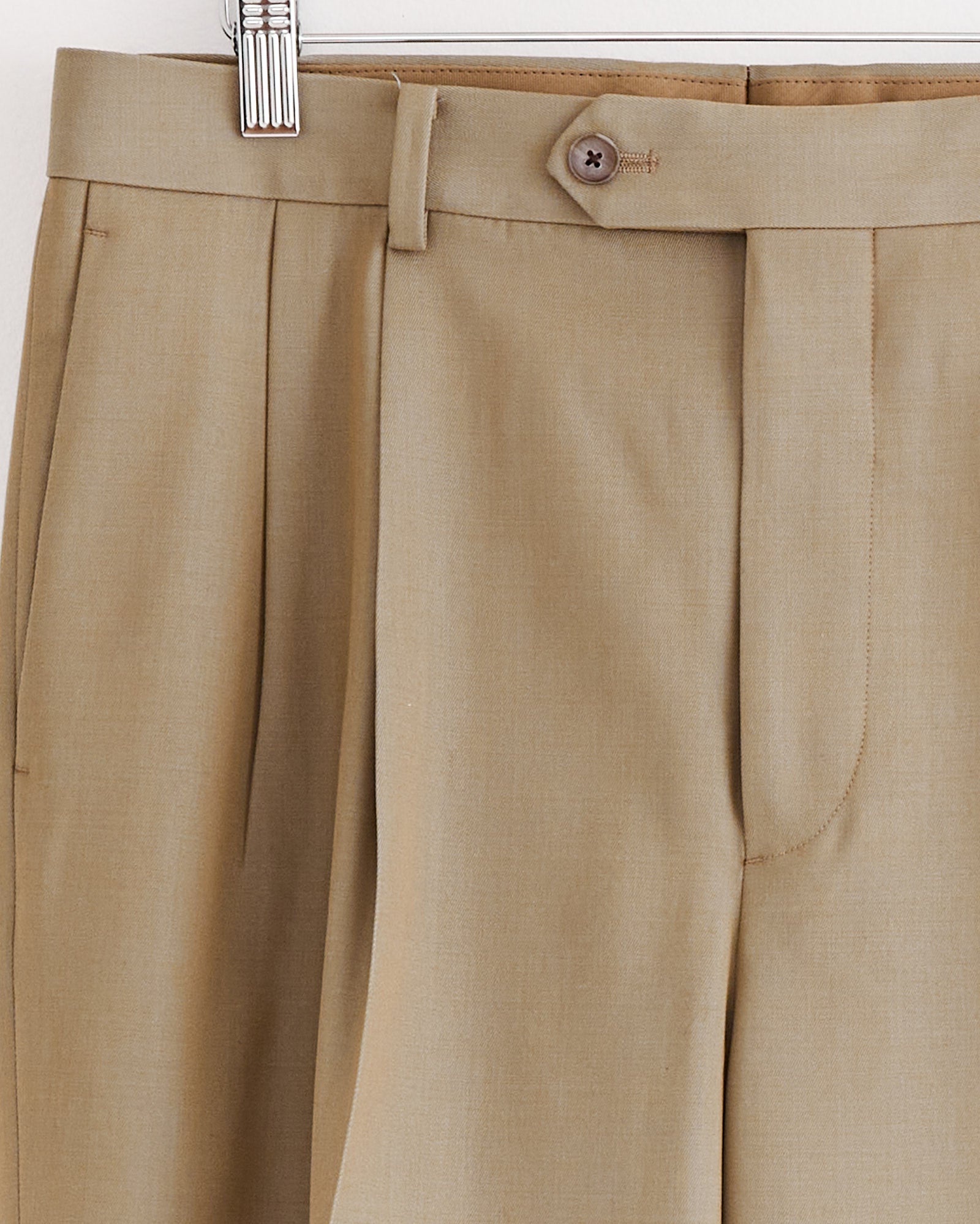 【Cornier】WOOL CHAMBRAY GABARDINE SLACKS Light Wool Gabardine Two Tuck Slack in Khaki Chambray