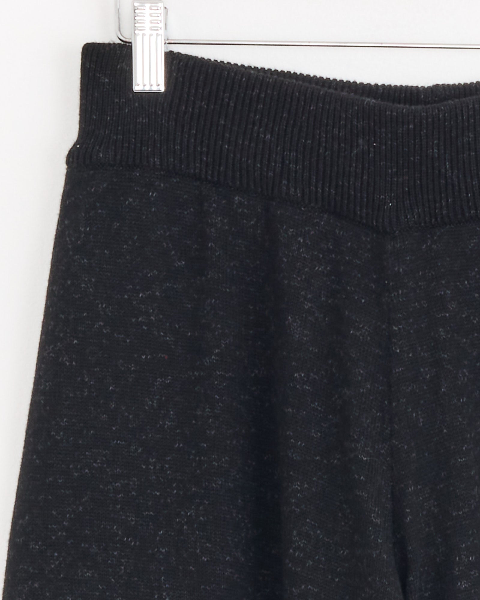 Close-up of Cordera’s Flecked Cotton Pant in Anthracite, highlighting the wide ribbed elastic waistband and soft textured fabric for a relaxed look. Set against a white background.