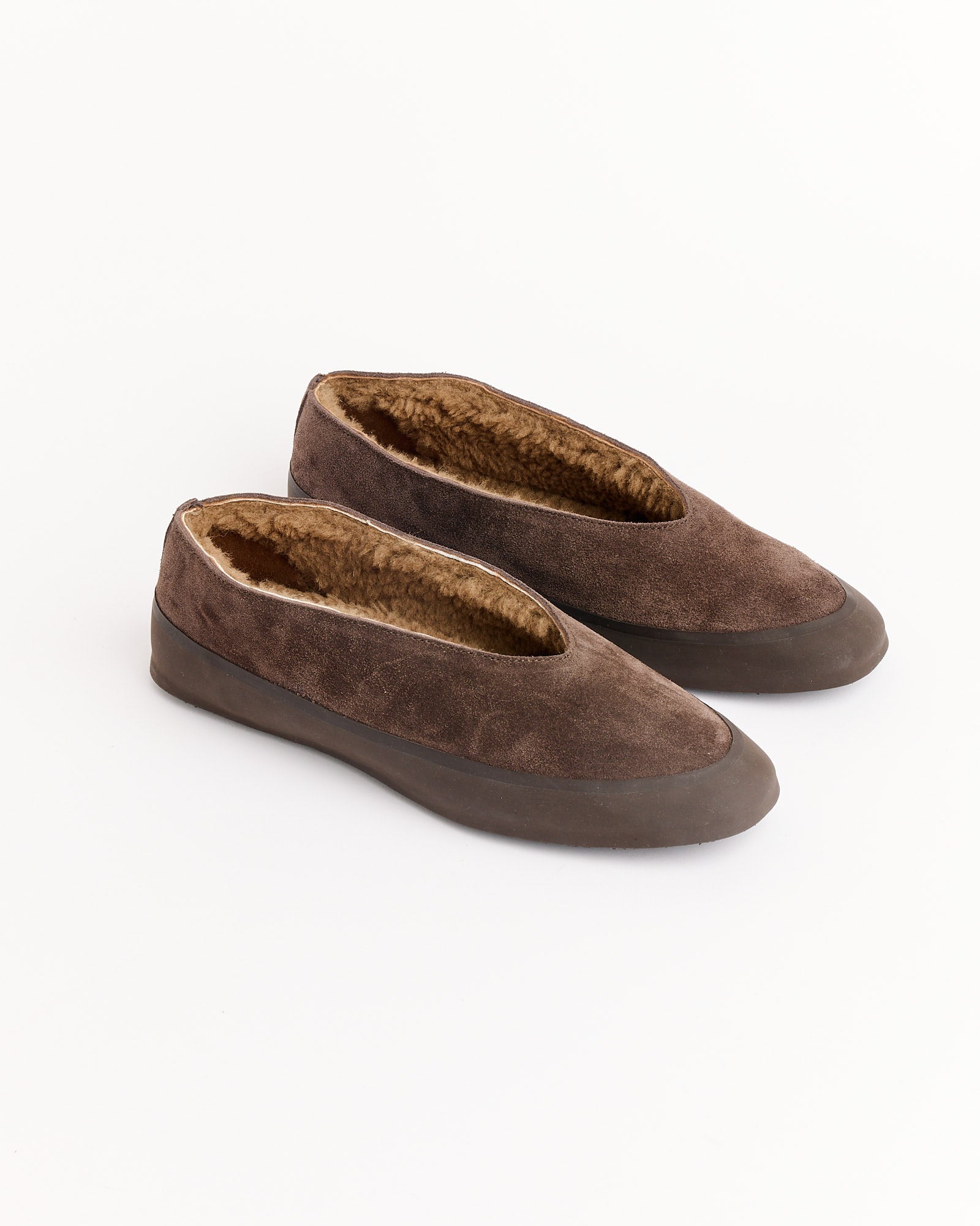 Le Monde Beryl Apres Ski Shoes in Brown feature suede uppers, rubber soles, and soft fuzzy linings for ultimate comfort, shown here on a white background.