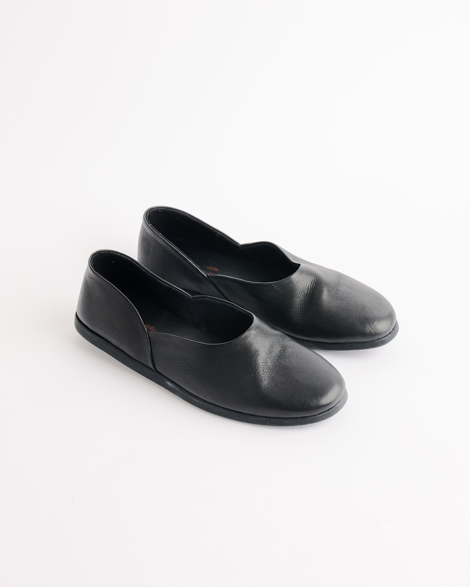 靴  SLIPPER SMOOTH LEATHER BLACK 10 Vegetable Tanned Leather Slipper in Black