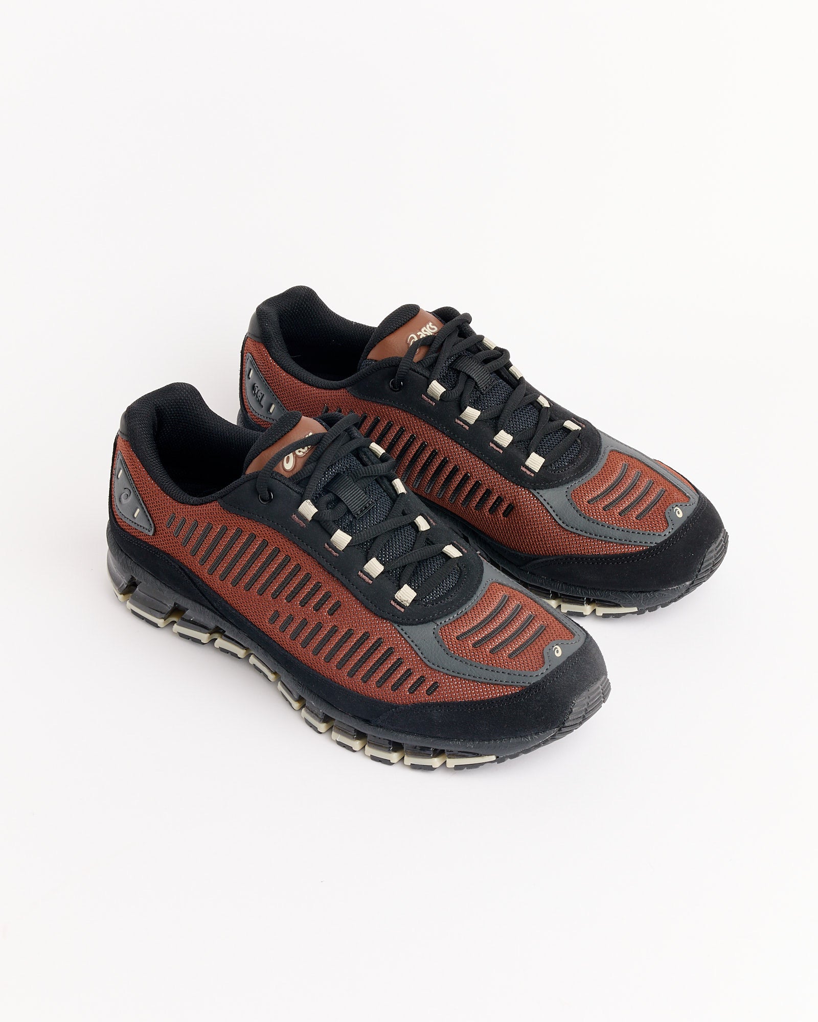 Step out in style with the Asics Gel-Quantum 360 I AMP in Reddish Brown/Black. Enjoy the perfect fit, and use our online chat for any sizing questions.