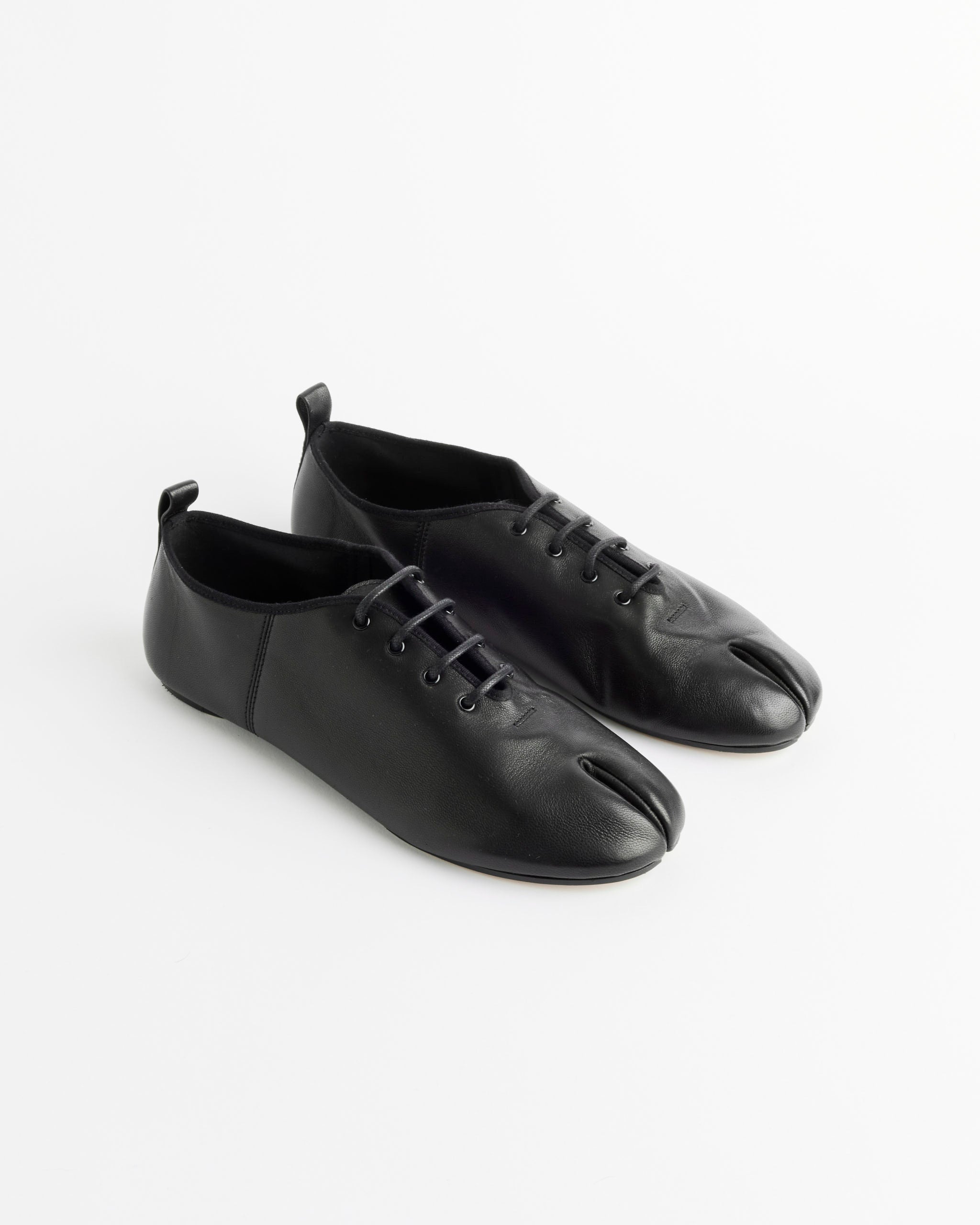 Tabi Jazz Lace-Up Shoes in Black