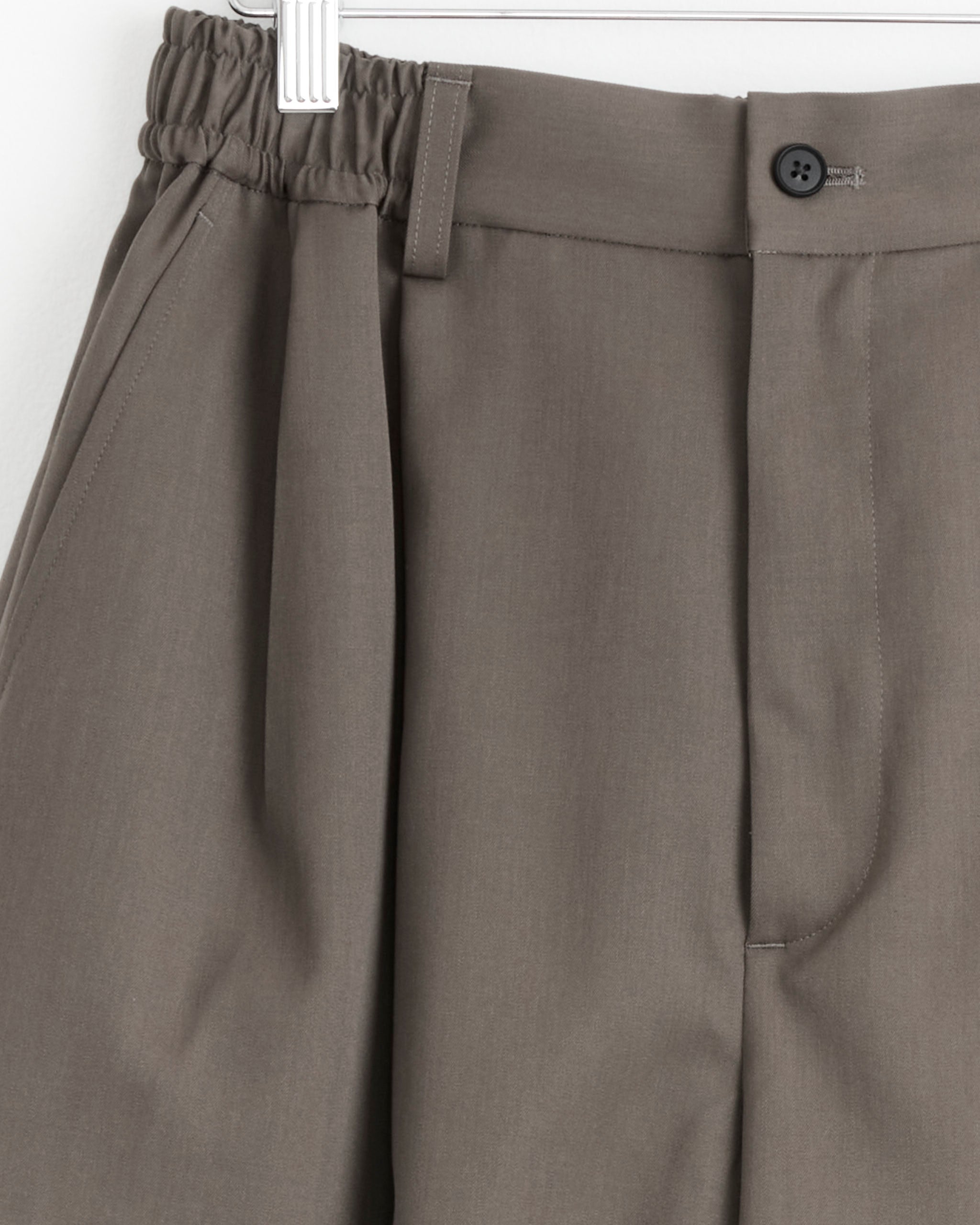 Wide Easy Short in Dark Beige