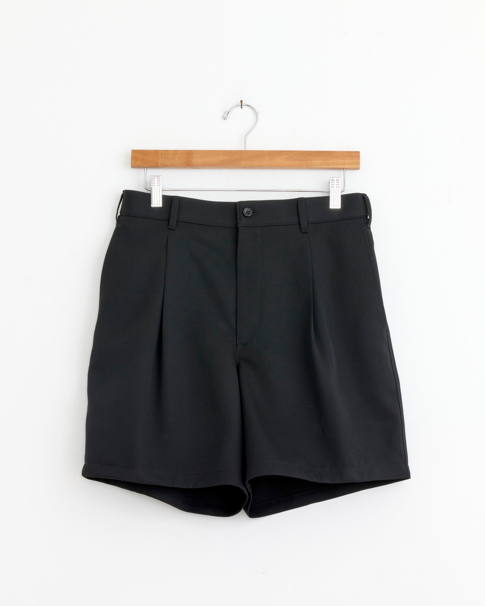 Scale Off Wool Wide Short in Black