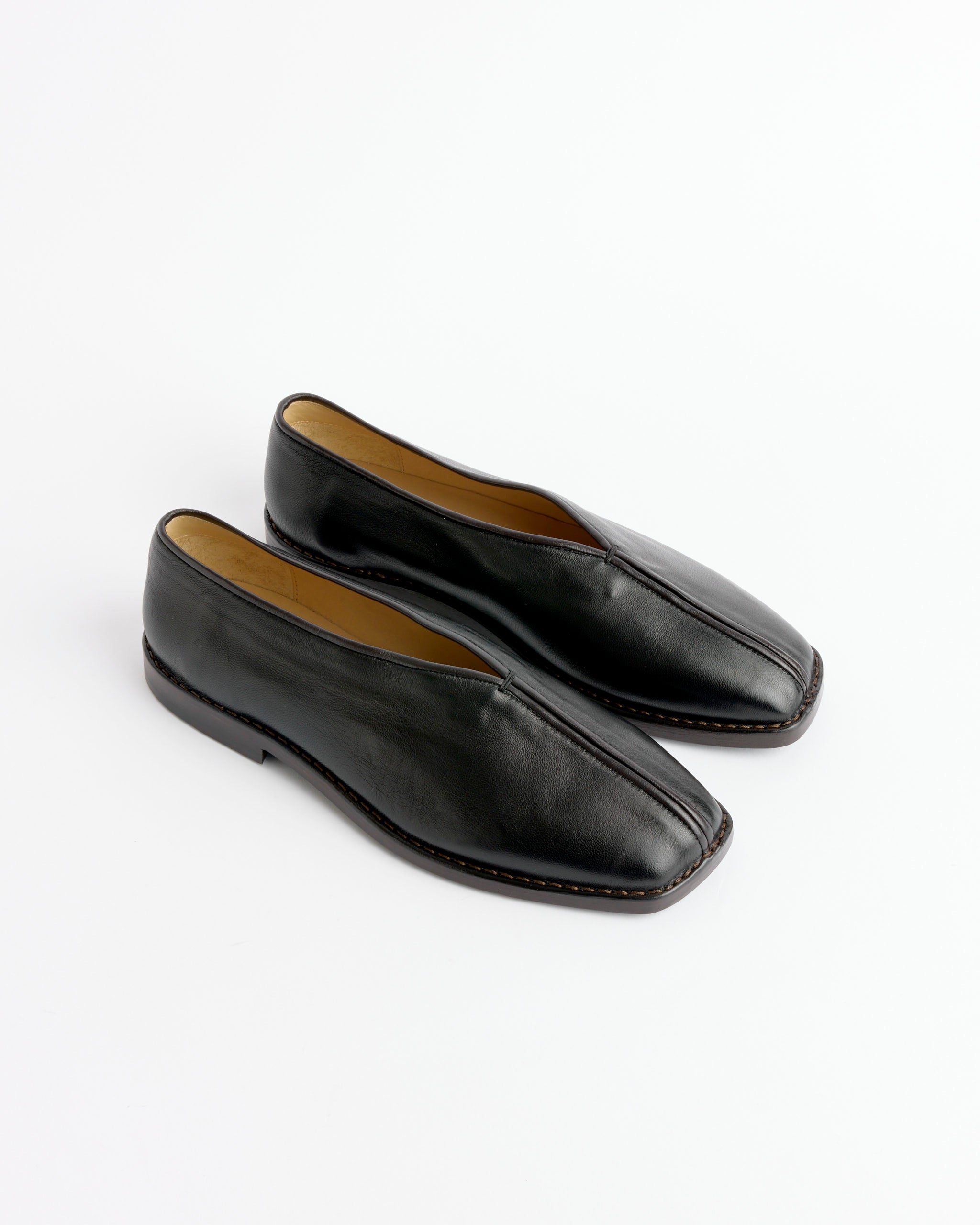 Flat Piped Slipper in Black/Dark Chocolate
