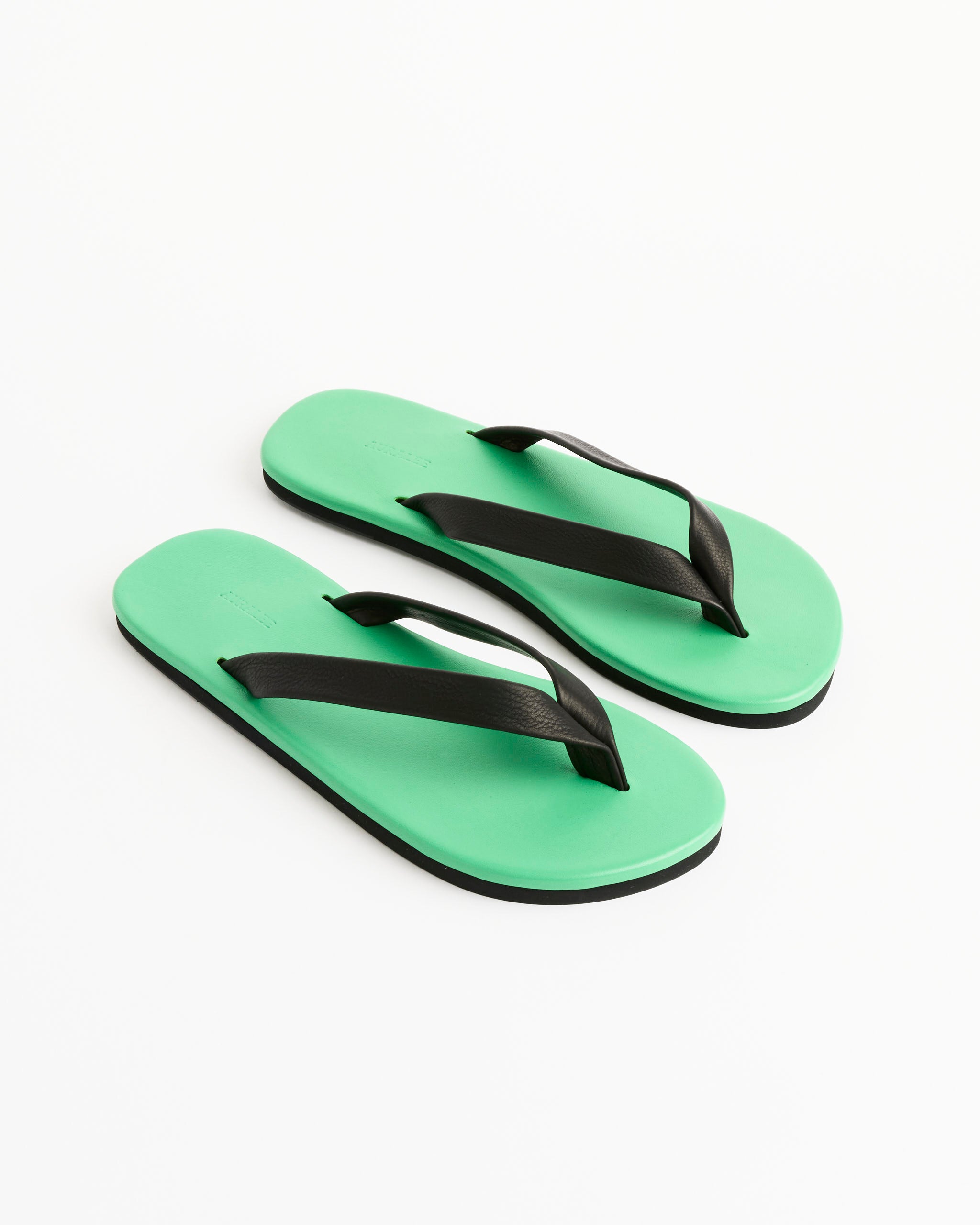 靴 26SS AURALEE / SOFT LEATHER FLIP-FLOPS Soft Leather Flip Flop in Green/Black