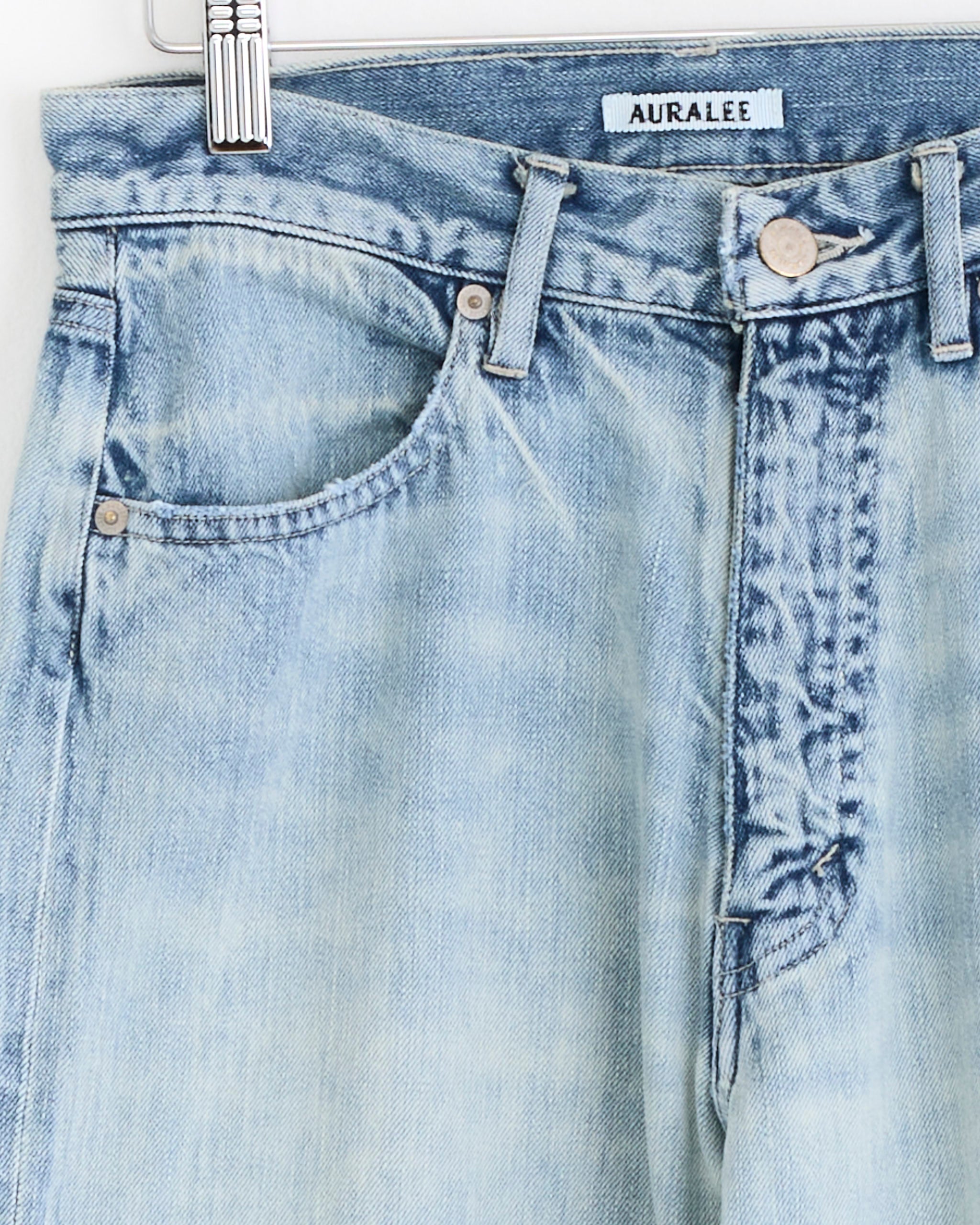 パンツ AURALEE FADED SELVEDGE LIGHT DENIM 28 Faded Selvedge Light Denim Pant in Light Indigo