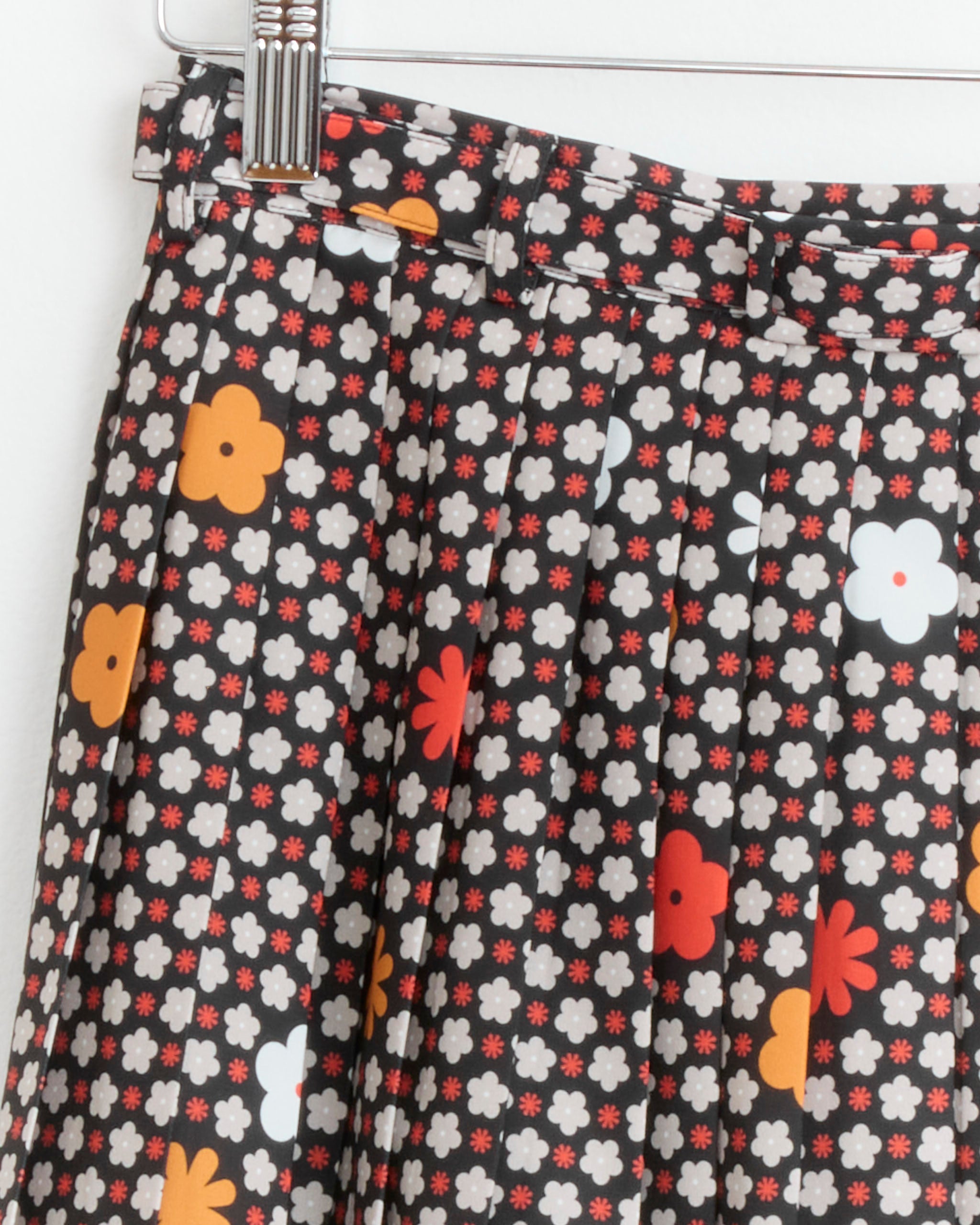 S62MA0102 Skirt in Black/Red