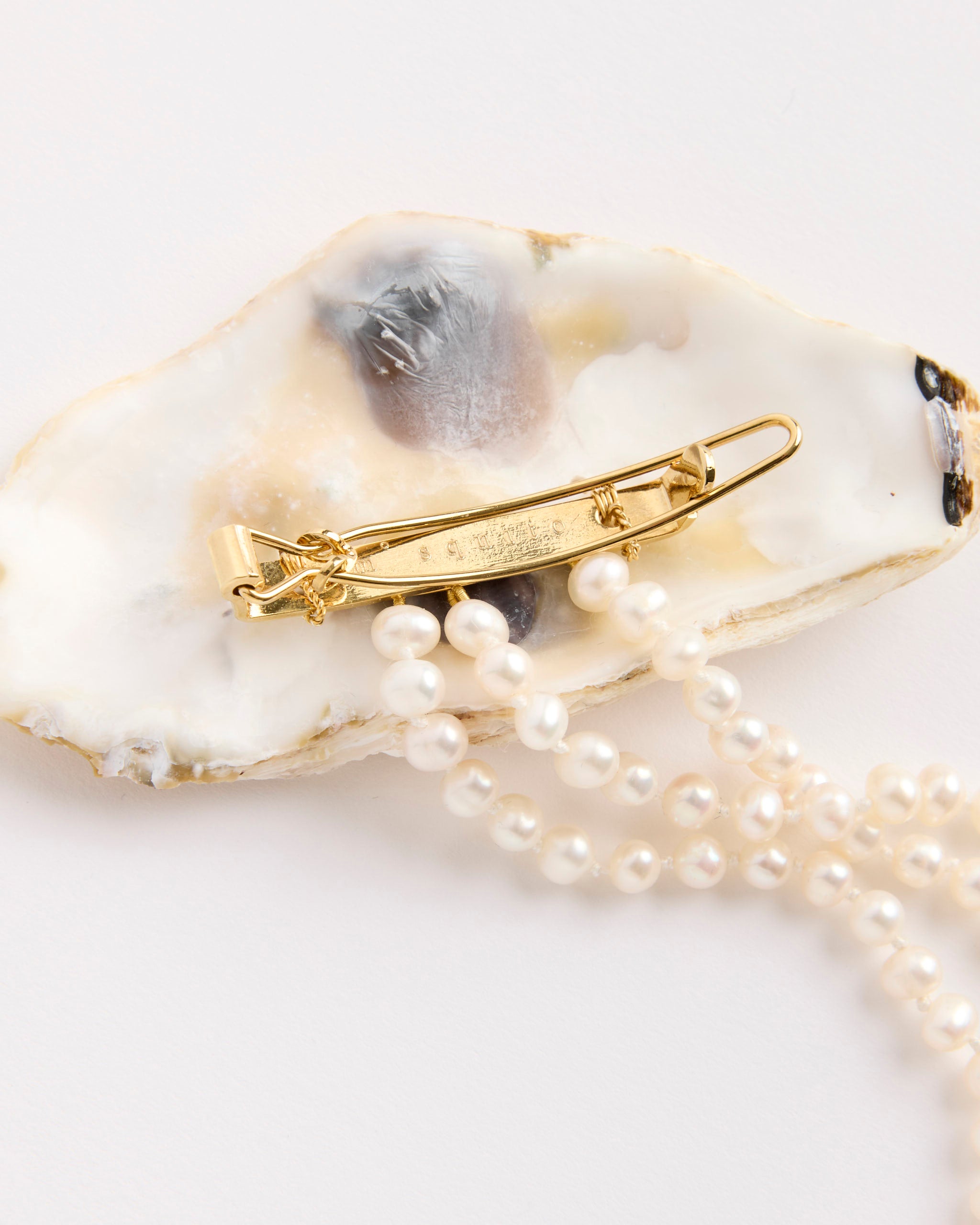 Mosquito Pearly Hair Clip - Default Title (281862)