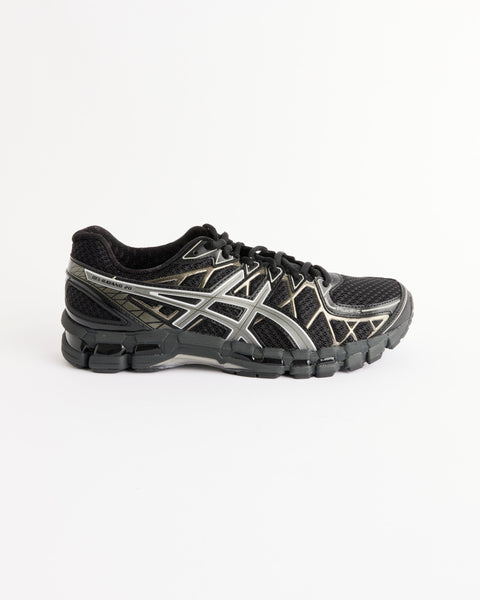 Gel Kayano 20 in Black/Clay Grey