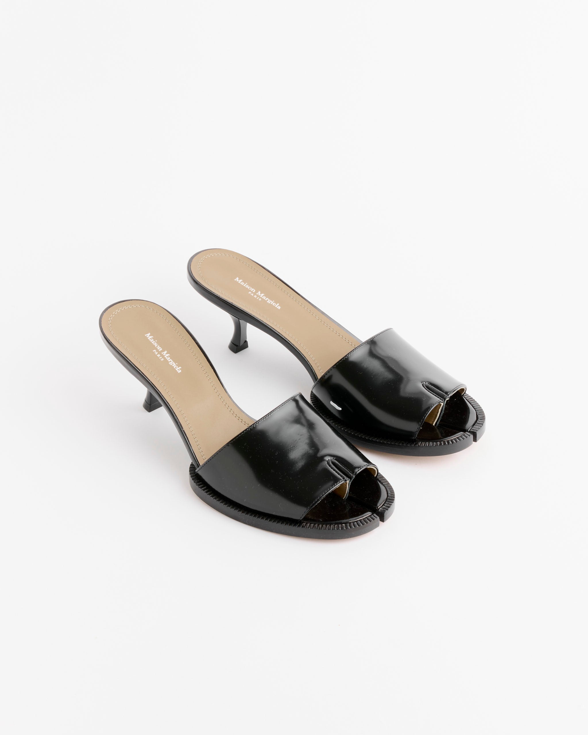 Maison Margiela 11 サテン 36UY008 Tabi City Evening Sandal in Black