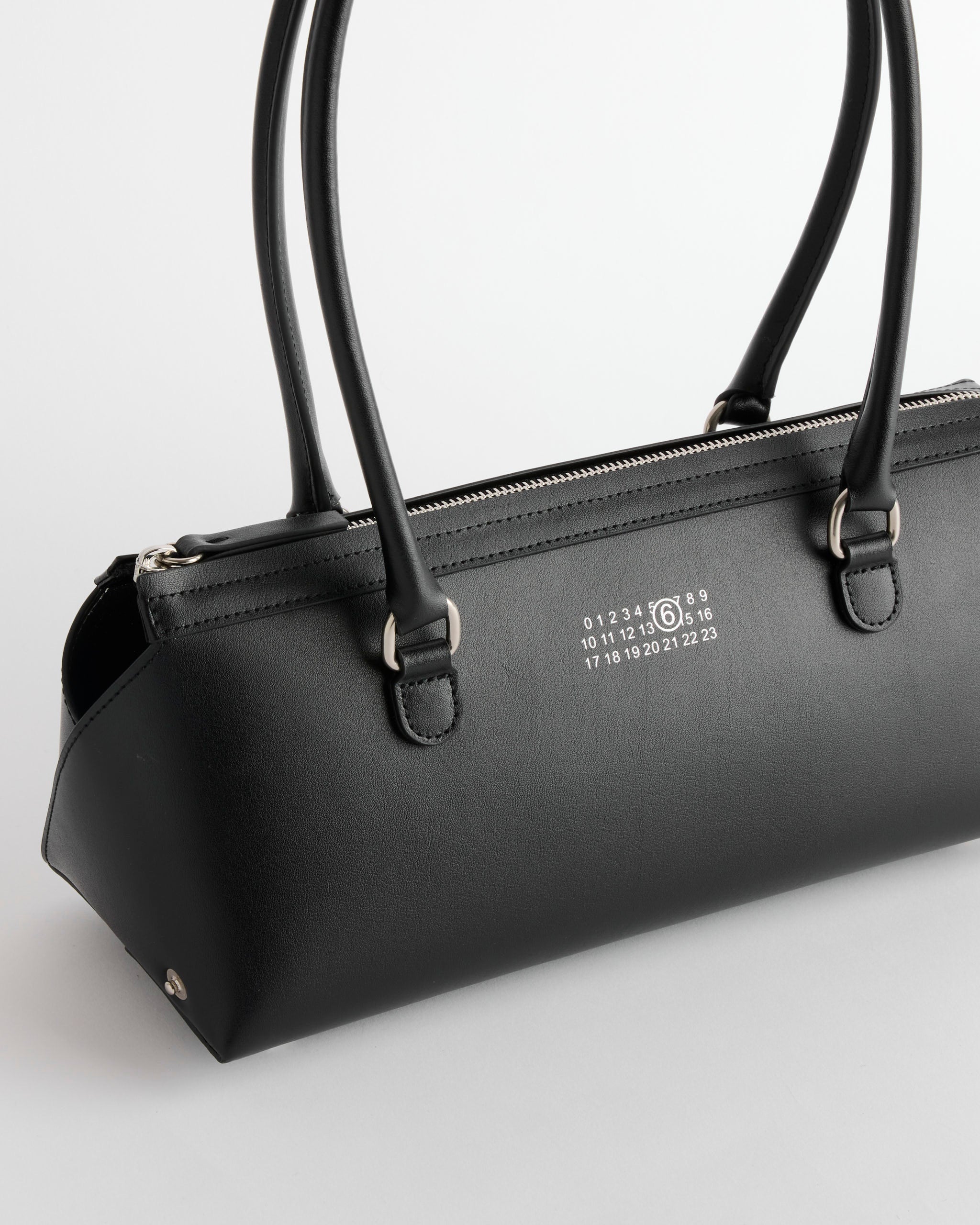 MM6 SB6ZH0040 New Bauletto Medium Shoulder Bag - Black / OS (284514)