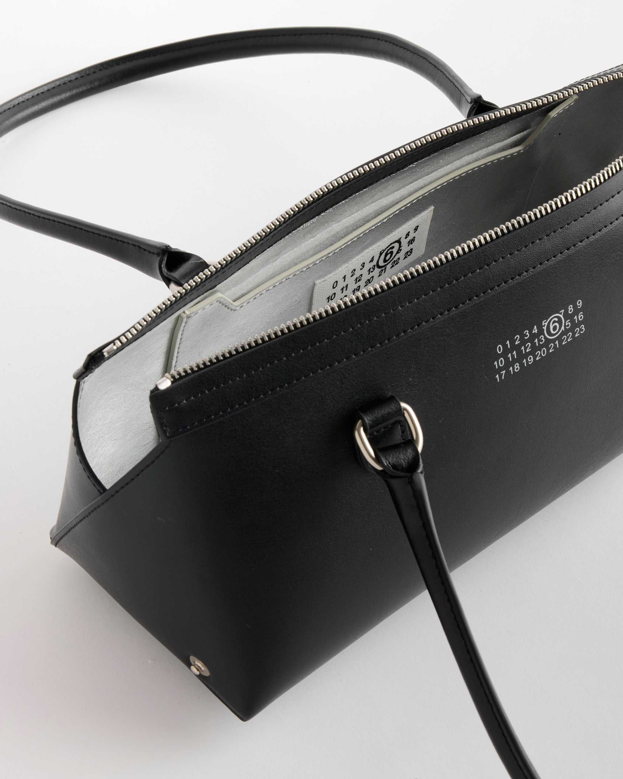 MM6 SB6ZH0040 New Bauletto Medium Shoulder Bag - Black / OS (284514)