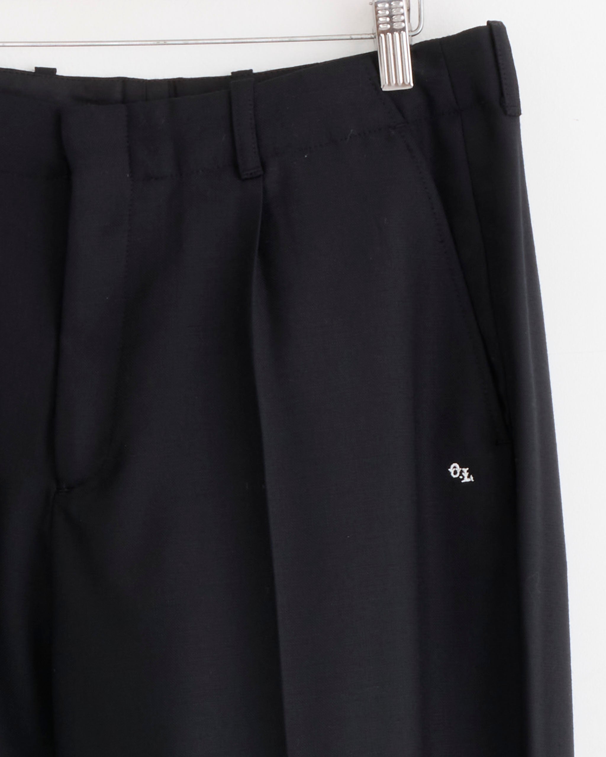 Borrowed Chino in Black