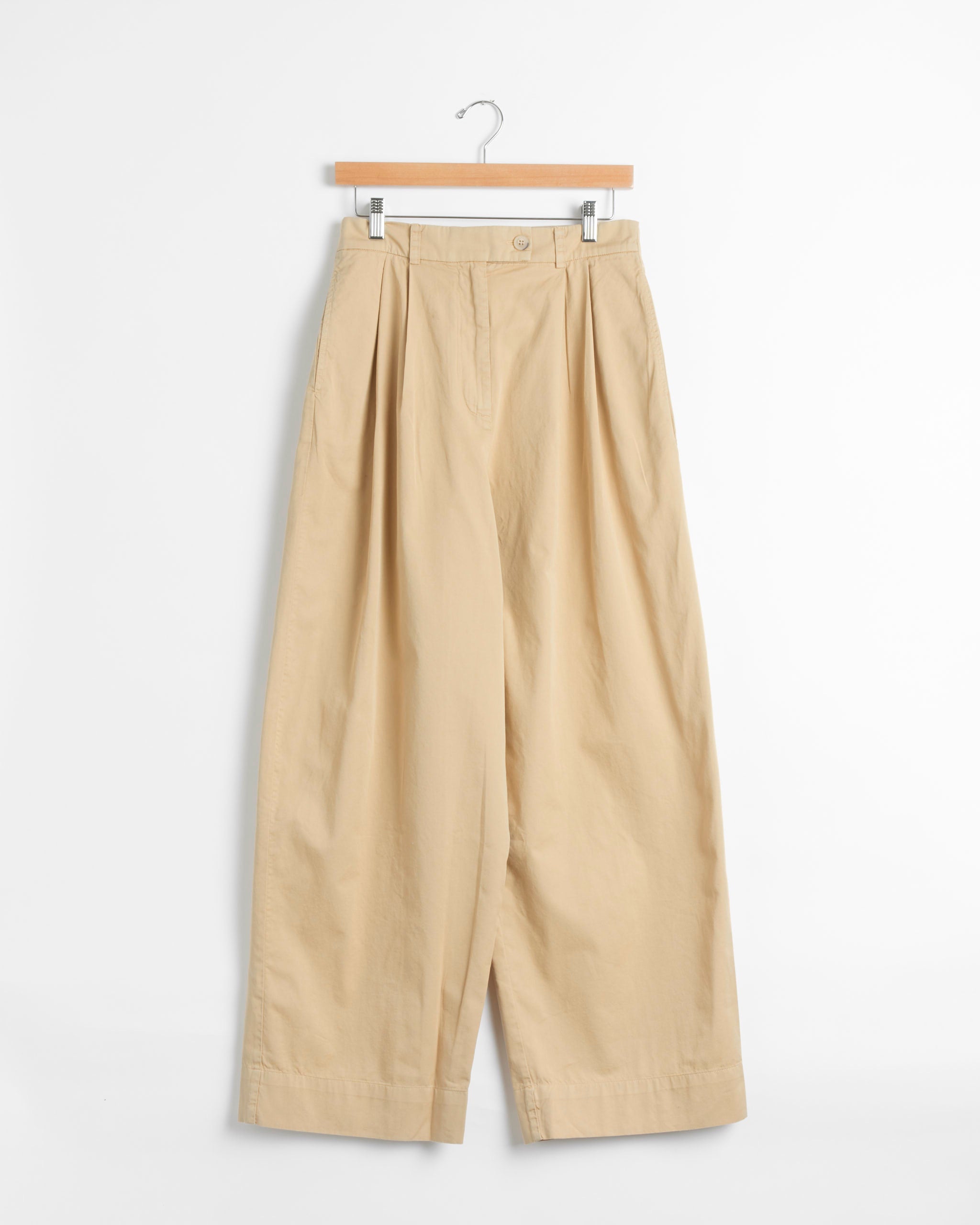Twisted Short in Natural Beige