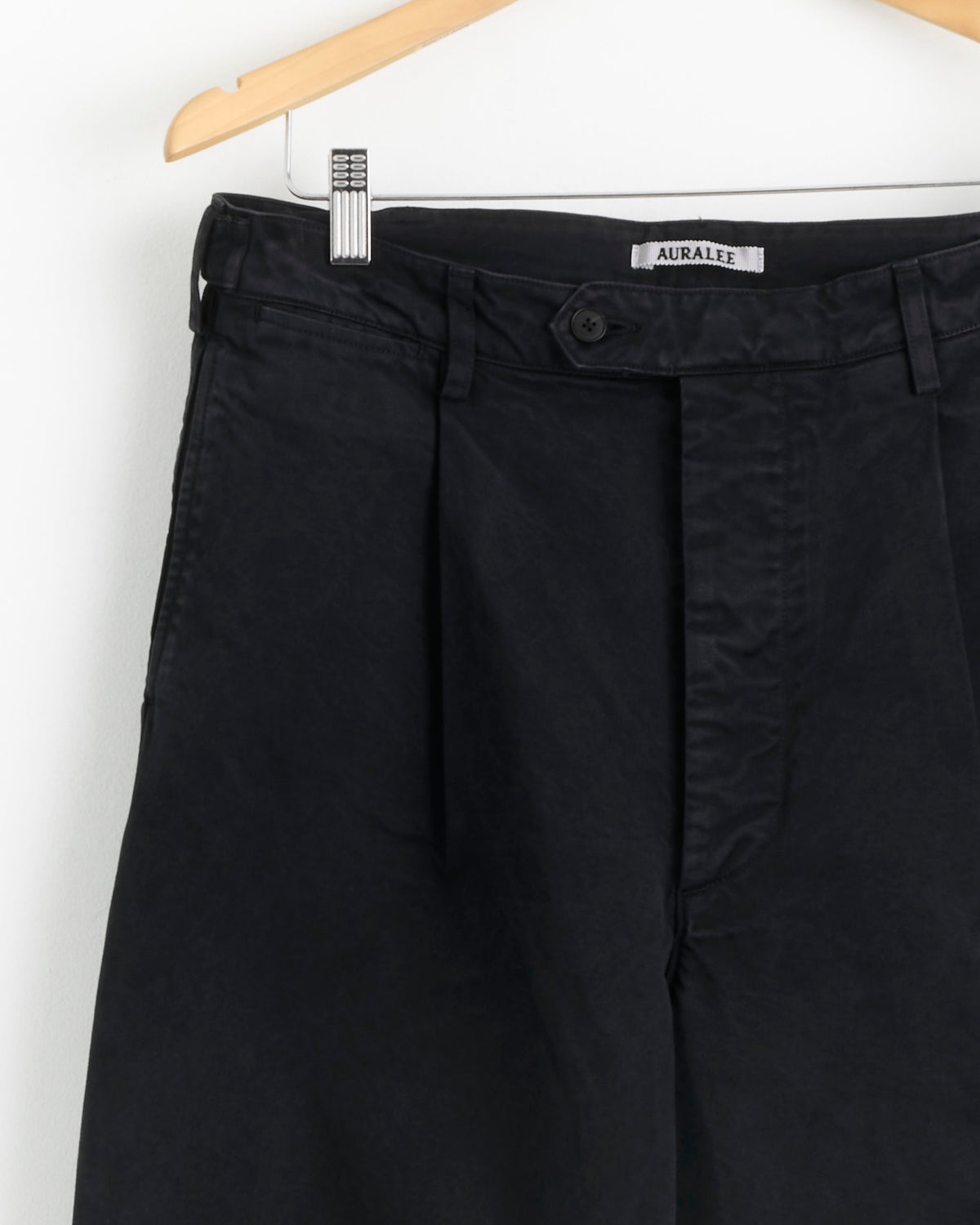 Garment Dyed One Tuck Wide Pant in Black - Black / 4 (287618)
